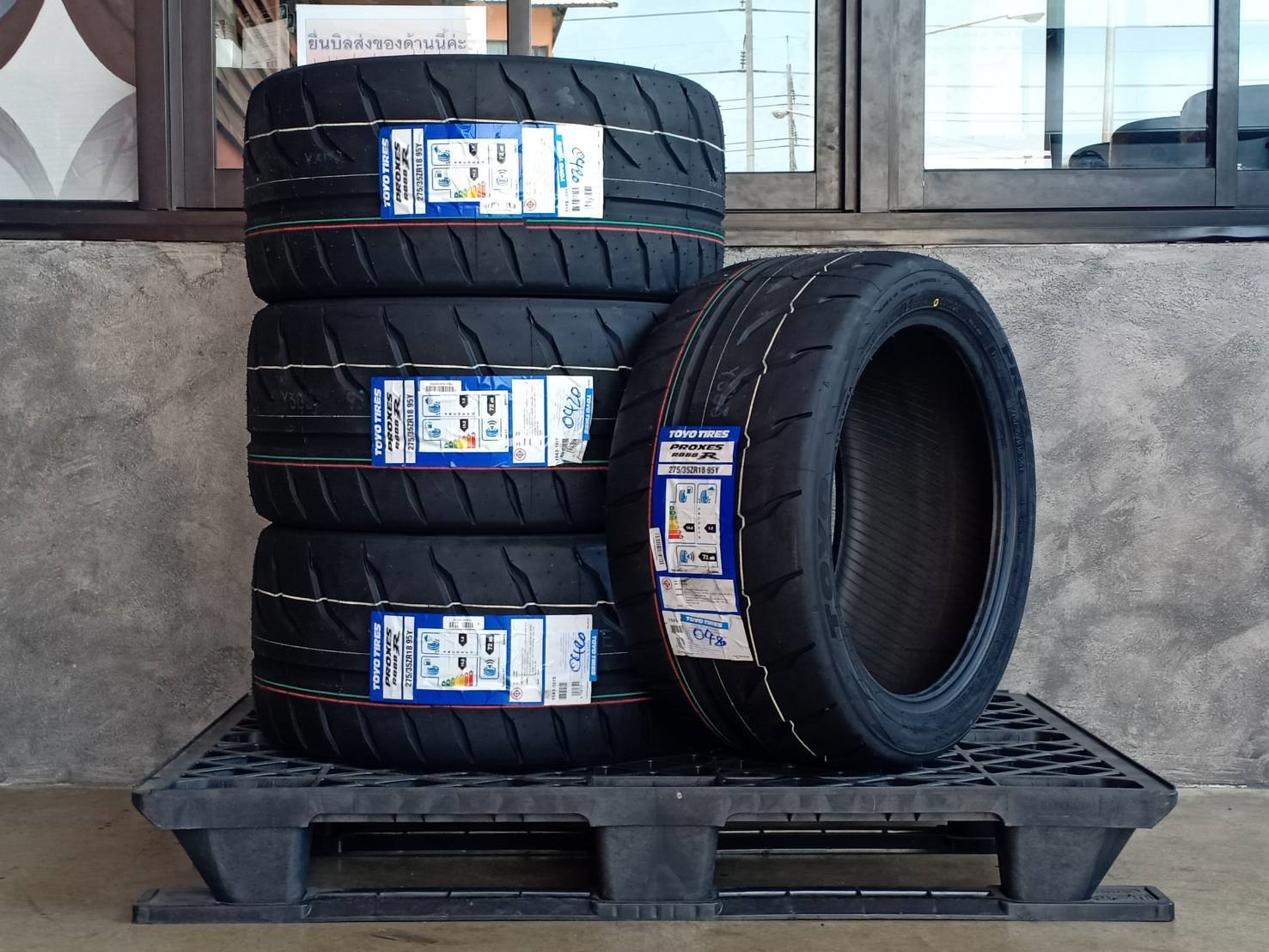 TOYO 275/35ZR18 PROXES R888R 95Y MADE IN JAPAN