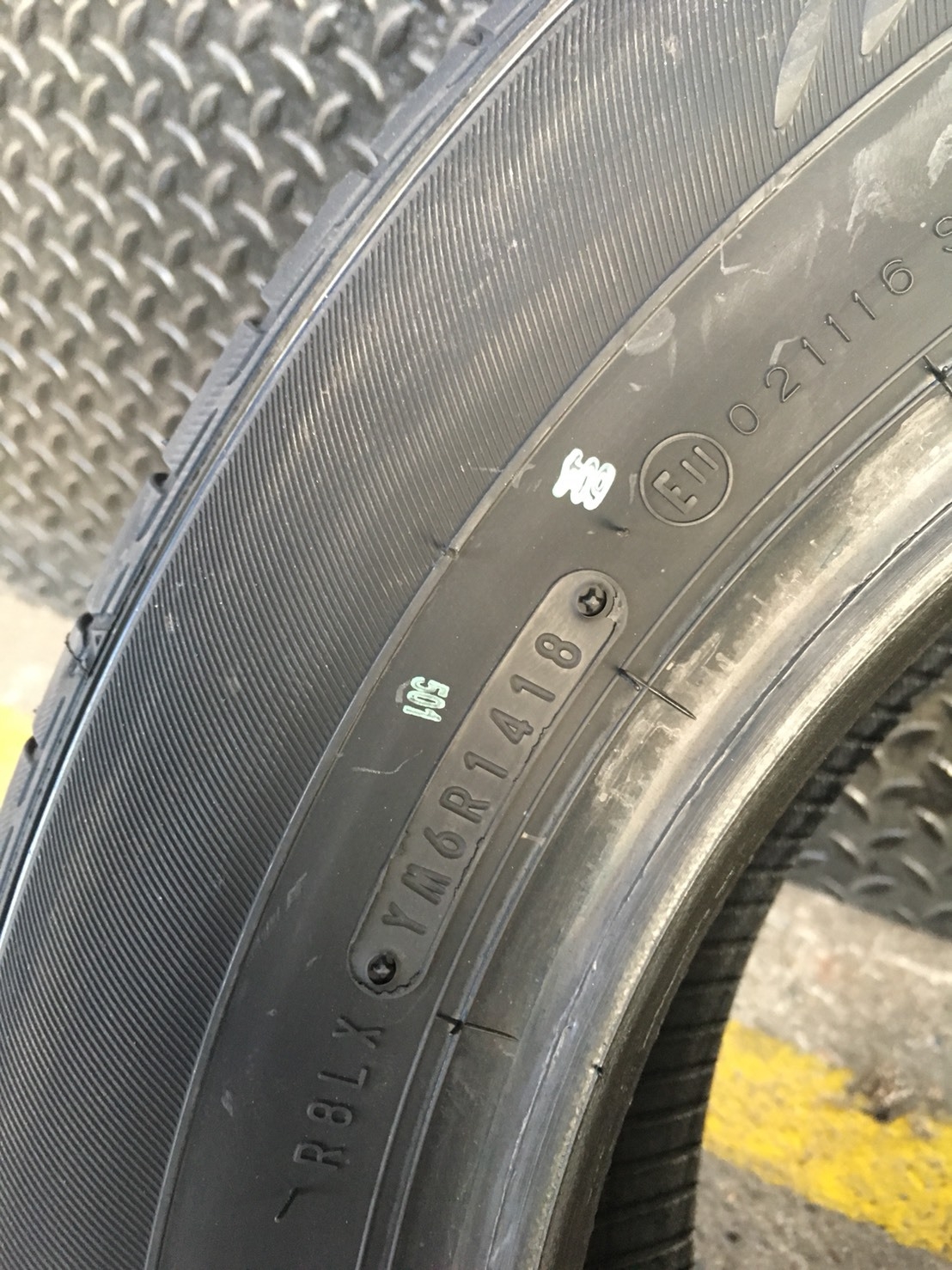 DUNLOP EC300 PLUS 185-65-15 ปี18