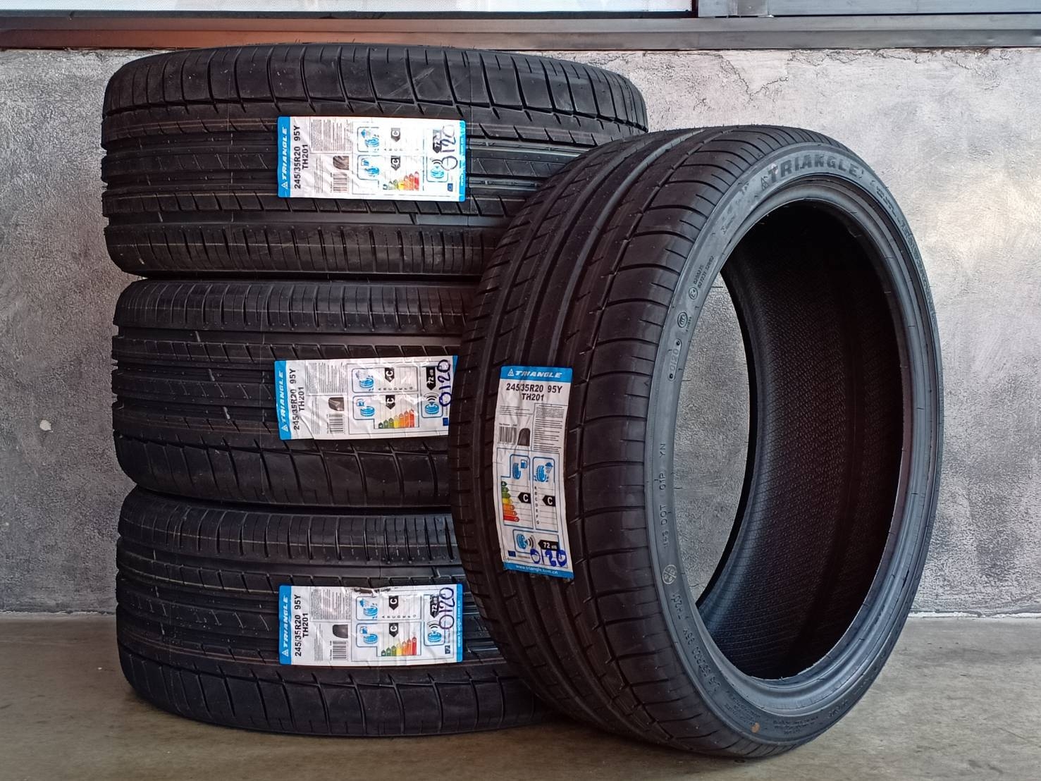 TRIANGLE 245/35R20 TH201 95Y MADE IN CHINA