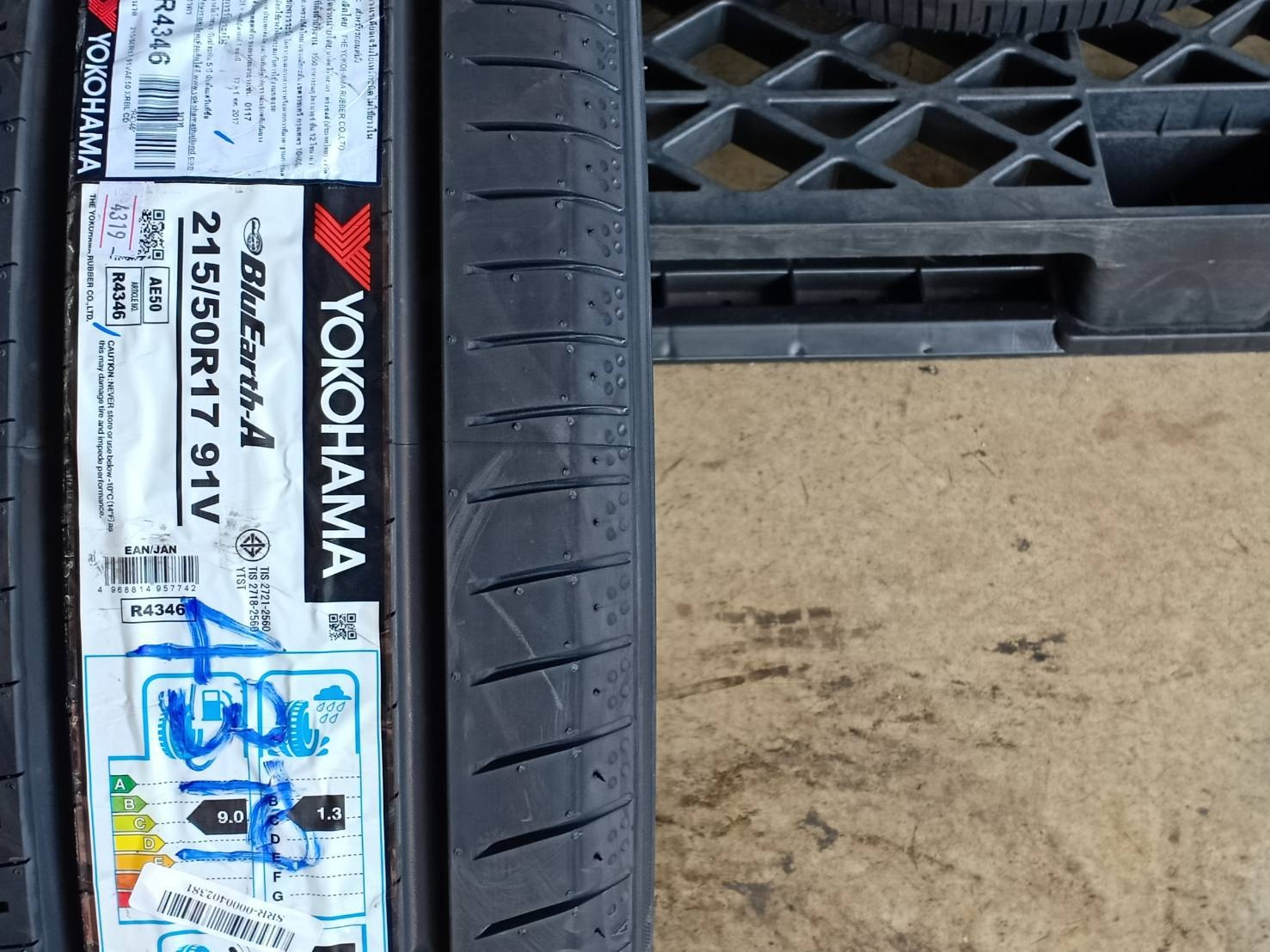 YOKOHAMA 215/50R17 BLUEARTH-A AE50 91V MADE IN JAPAN