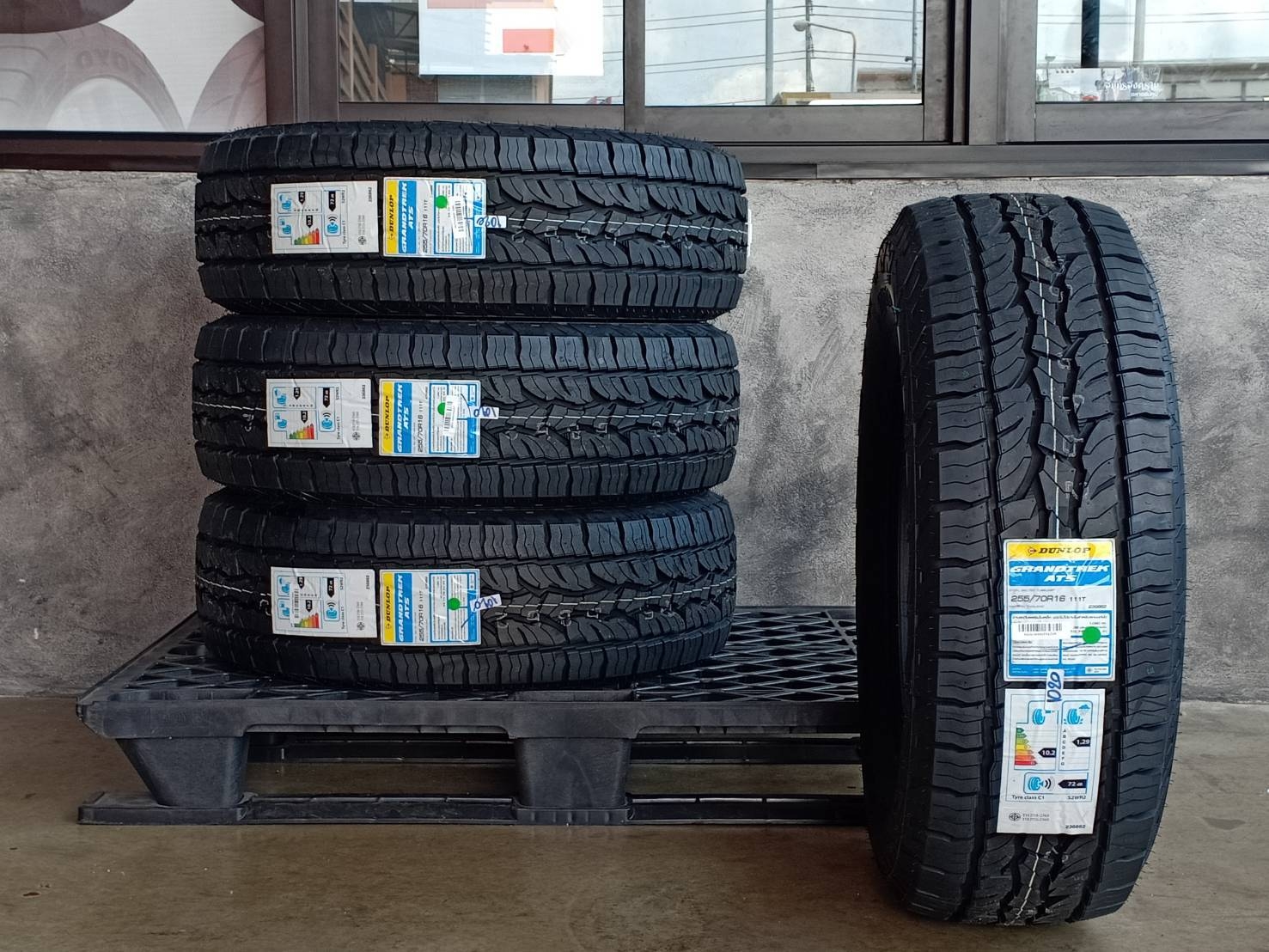 DUNLOP 255/70R16 GRANDTREK AT5 111T (ตัวหนังสือขาว) MADE IN THAILAND