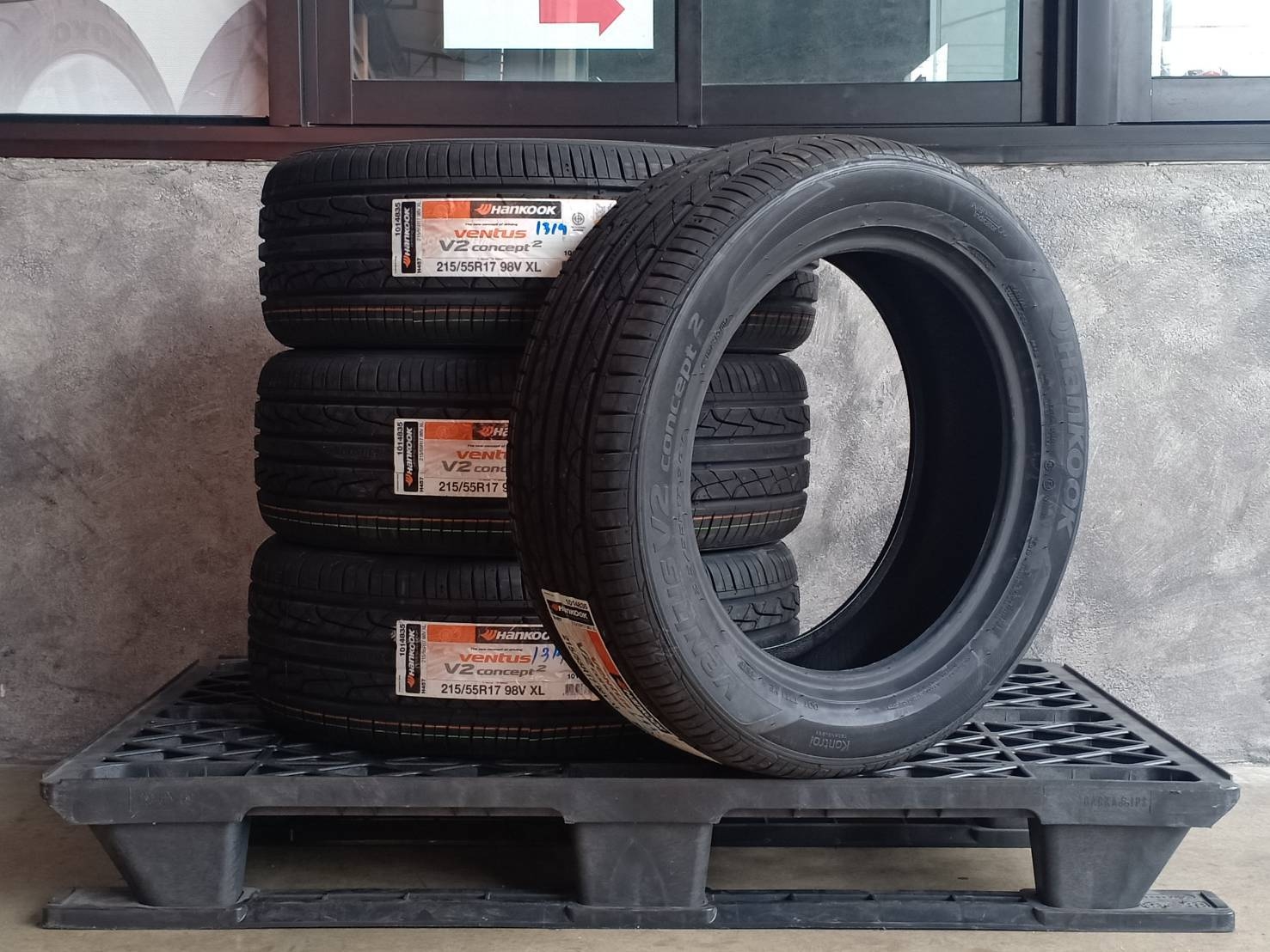 HANKOOK VENTUS V2 CONCEPT2 215/55R17 ปี19 ลดราคาหนักๆ