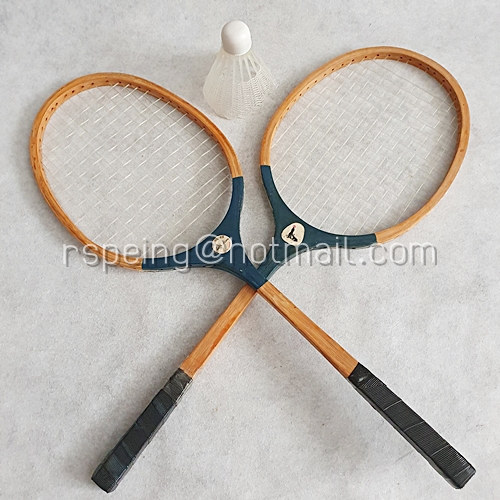 ไม้แบดมินตันไม้วินเทจ (ขนาดเล็ก) พร้อมลูกขนไก่พลาสติก