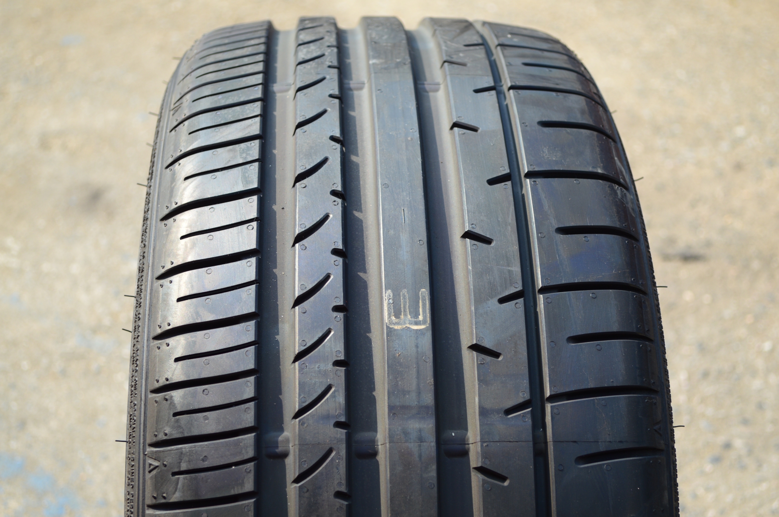 DUNLOP SP SPORT MAXX050+ 235/40R17 ปี16 ขาย 2,500 ปกติ 5500