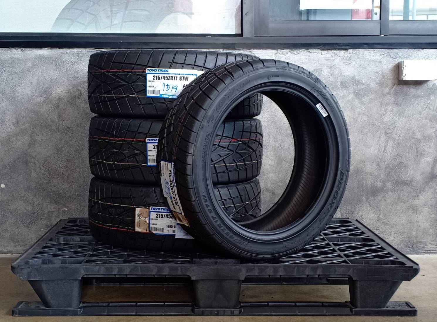 TOYO 215/45ZR17 PROXES R1R 87W MADE IN JAPAN