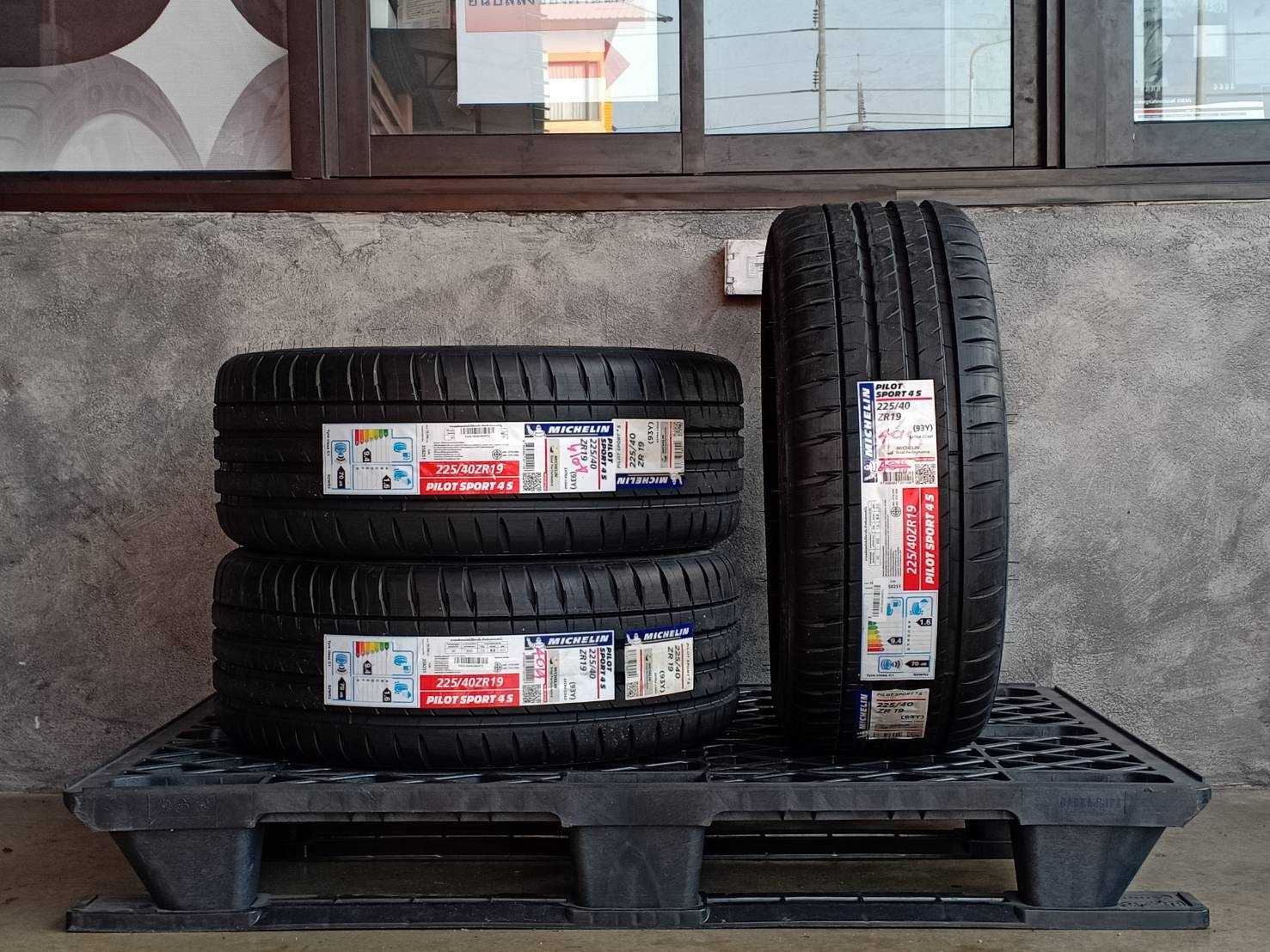 MICHELIN 225/40ZR19 PILOT SPORT 4S 93Y MADE IN FRANCE