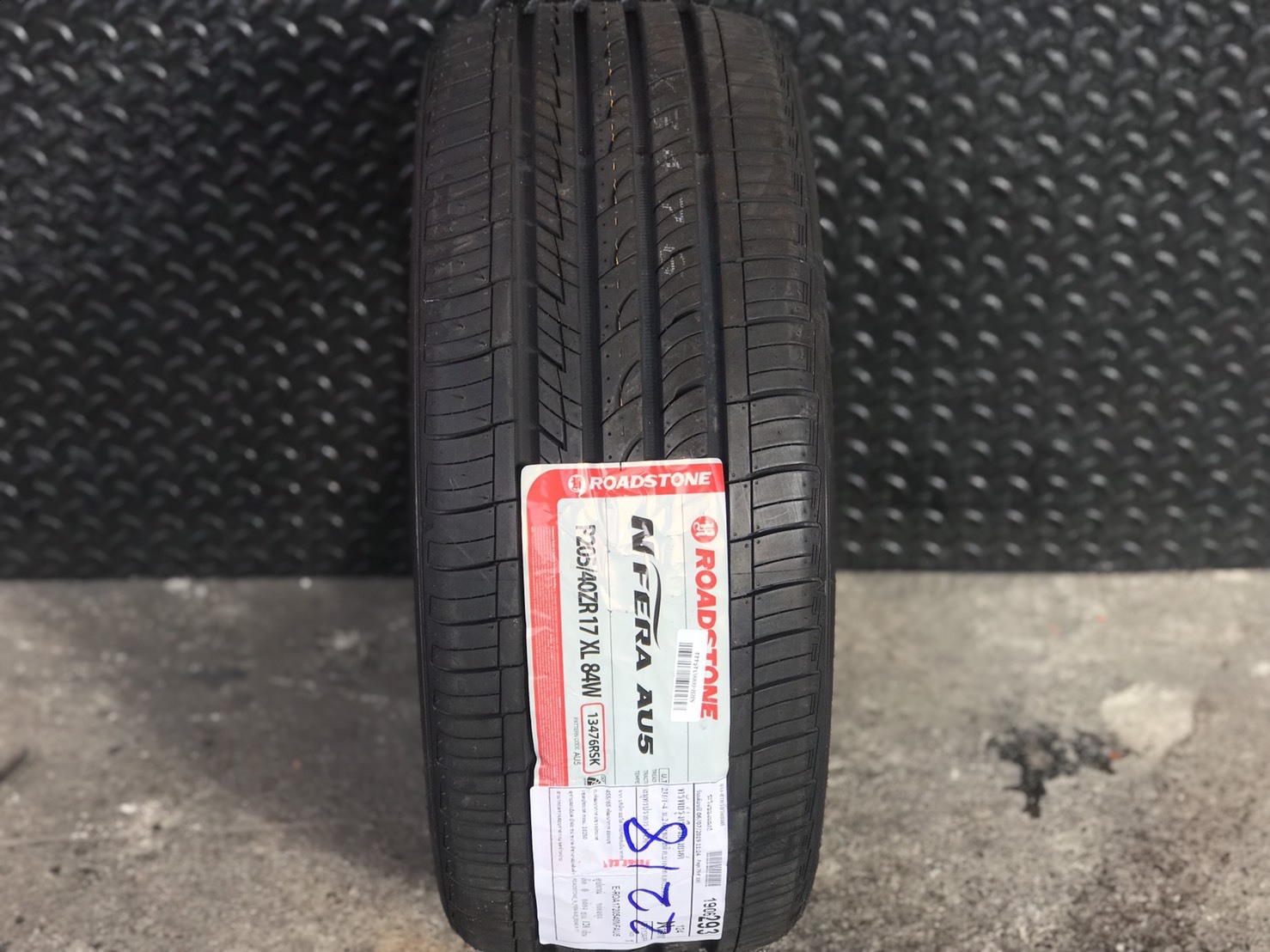 ROADSTONE NFERA AU5 205/40ZR17 เส้น 3500 ซื้อ3แถม1