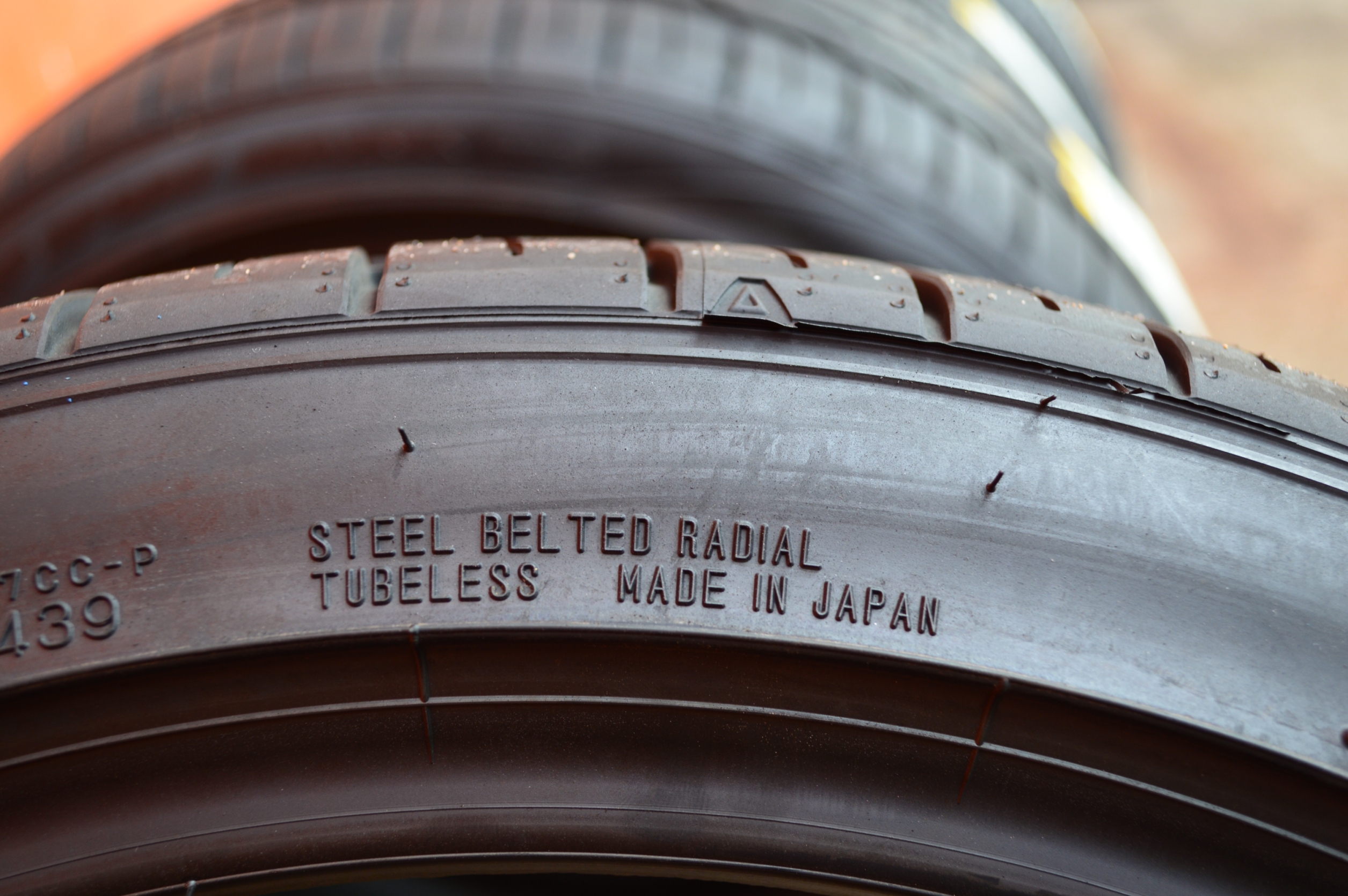 ยางใหม่ DUNLOP SPORTMAXX050+ 265/35-18 เส้น 6800 ปกติ 10000 บาท