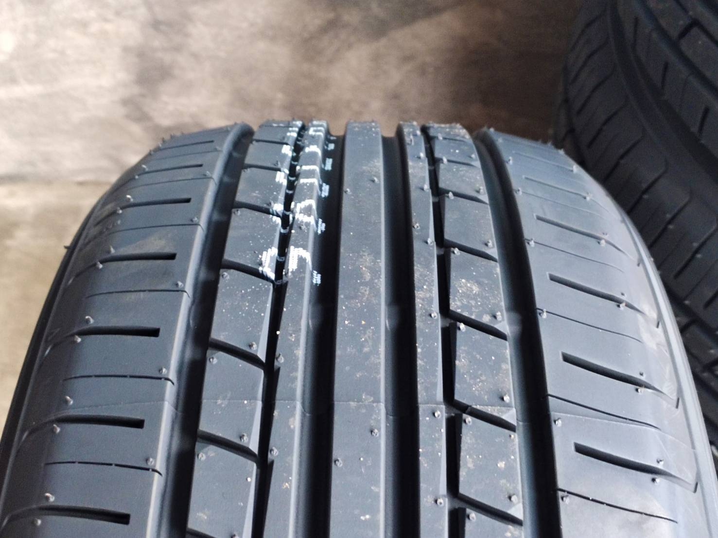 YOKOHAMA ALLIANCE 030EX 225/40R18