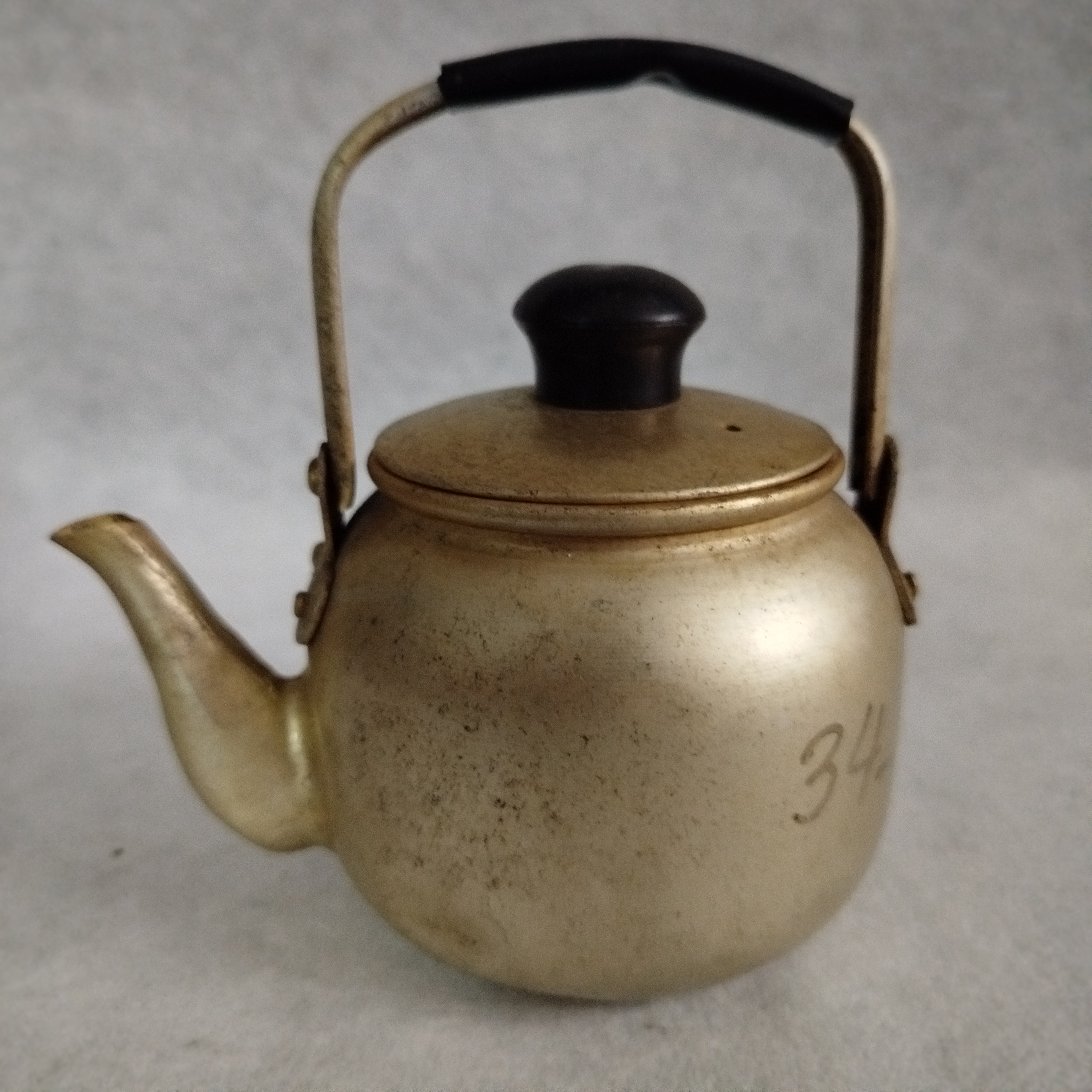 กาน้ำอลูมิเนียมสีทองสไตล์วินเทจ/ย้อนยุคขนาดเล็ก