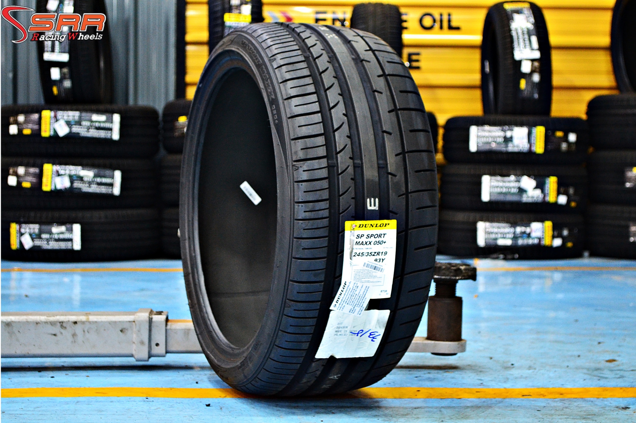 DUNLOP SPORT MAXX050+ 245/35-19 ราคาพิเศษ