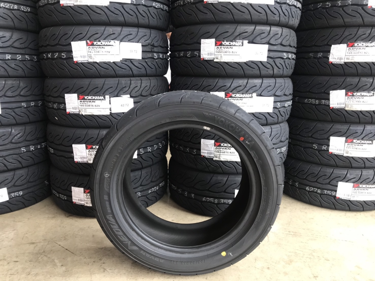 ยางเข้าใหม่ ลดราคา YOKOHAMA AD08 195/50R15 82V Y19