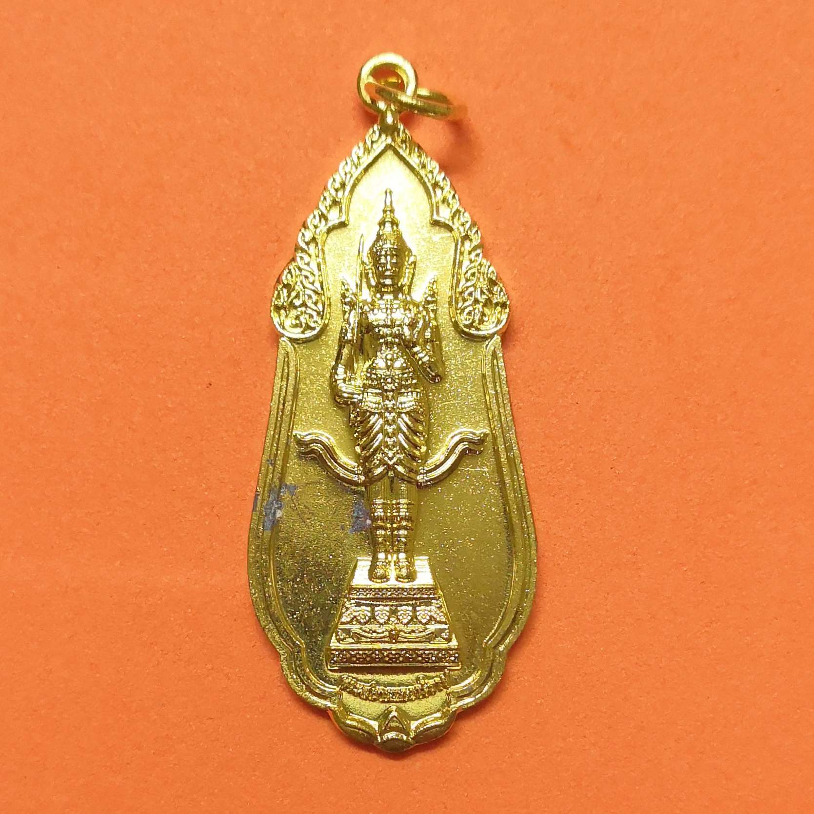 เหรียญ พระสยามเทวาธิราช รุ่นอรัญเจริญ เทศบาลอรัญประเทศ จ.สระแก้ว จัดสร้าง พศ 2564 เนื้อกะไหล่ทอง สูง 4.6 เซน