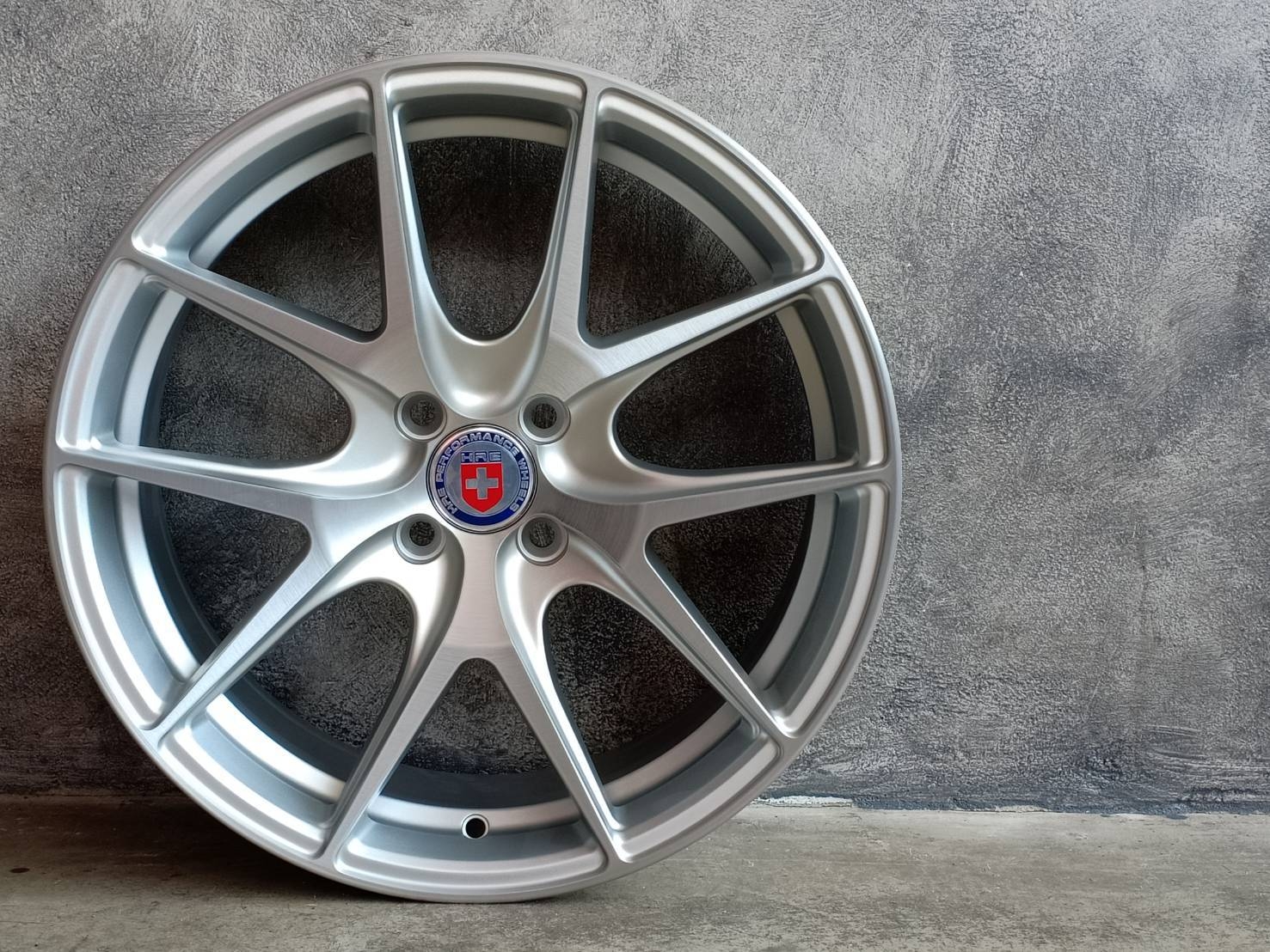 HRE 17X7.5 4H100 ต้องการส่วนลดราคาพิเศษ กรุณาสอบถาม