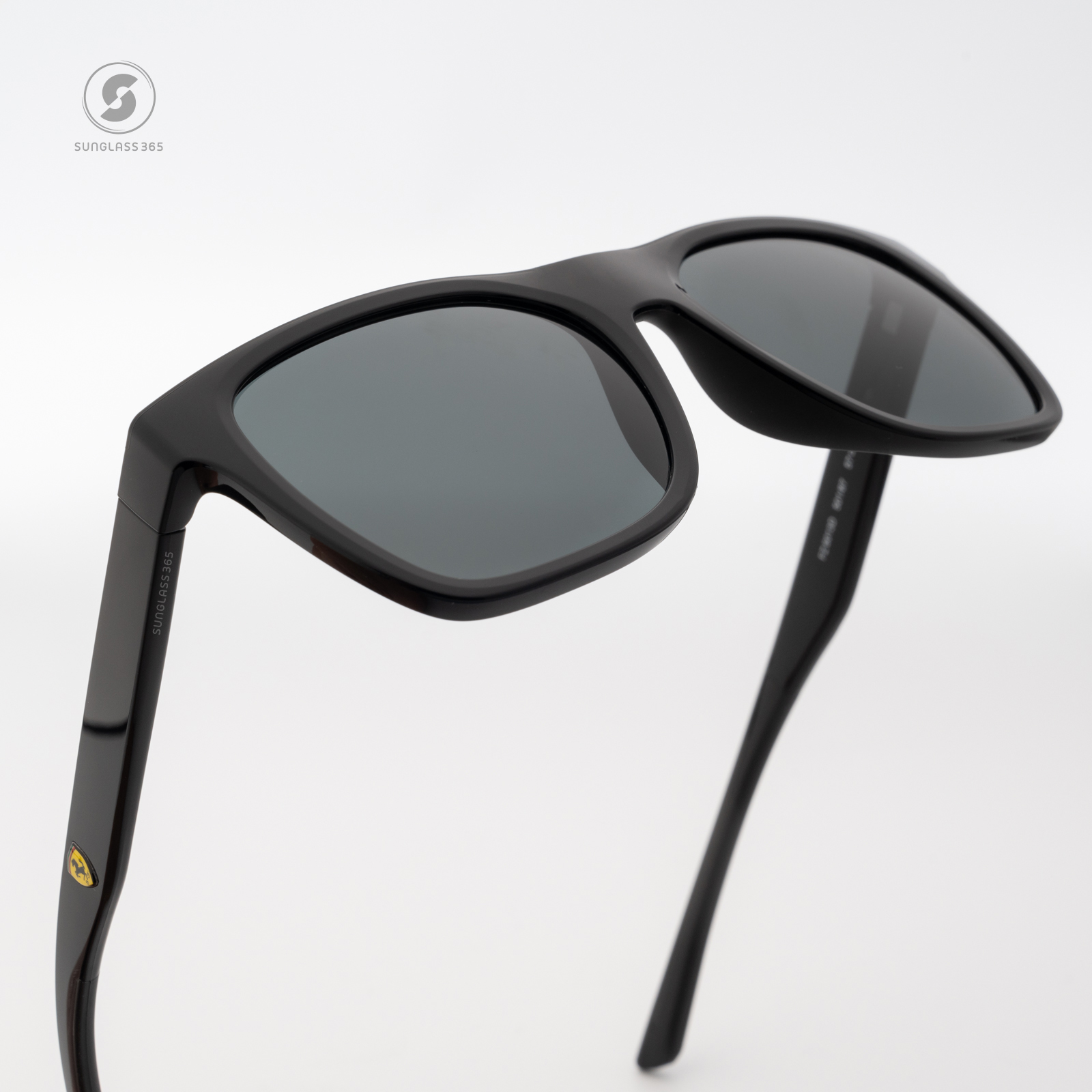 แว่นกันแดด Scuderia Ferrari FZ6013D 501/87