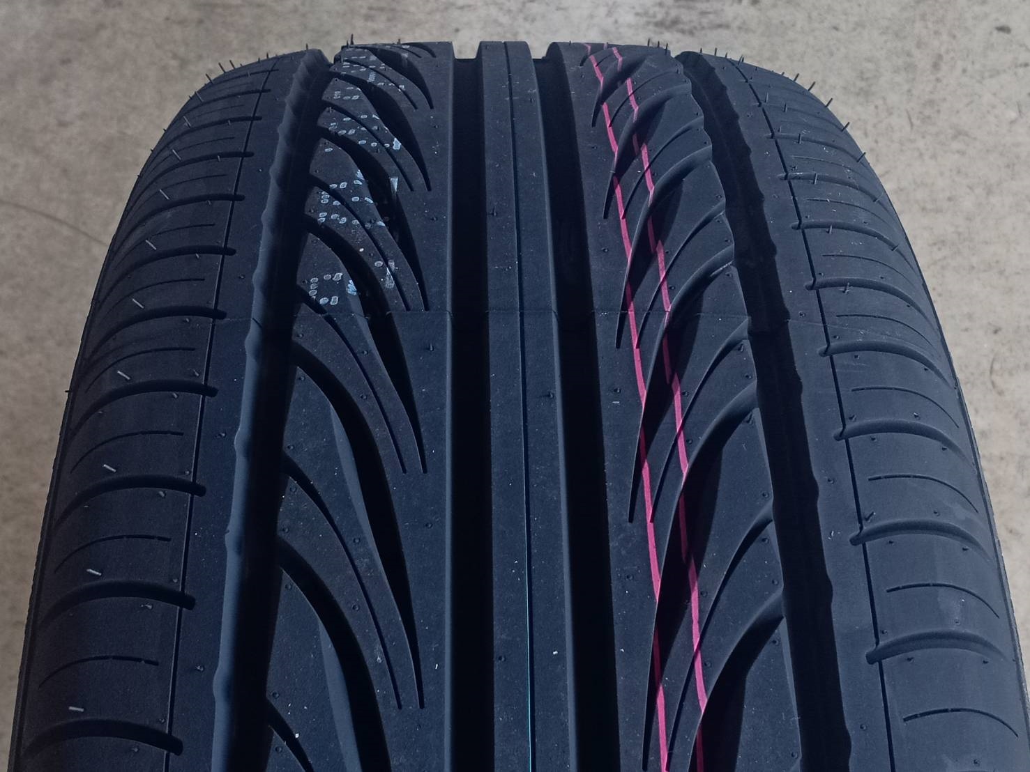 ยางใหม่ DEESTONE CARRERAS R702 265/50-20 ราคาพิเศษ