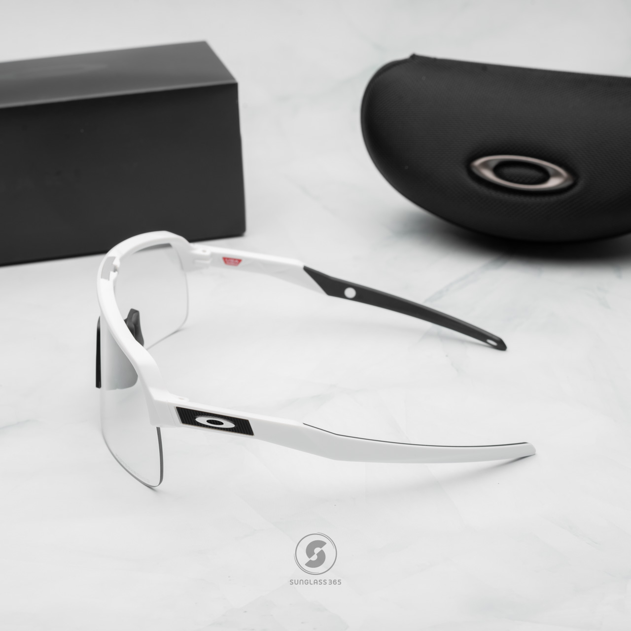 OAKLEY OO9463A-19 Sutro Lite(A) Matte White Clear Photochromic