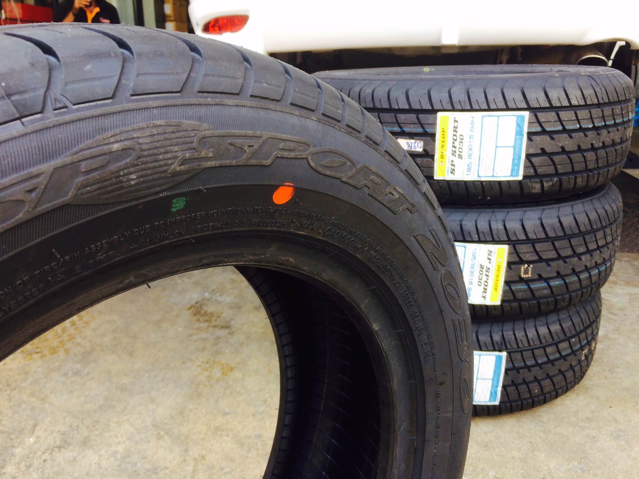 ยางใหม่ DUNLOP SP2030 185/60-15 ซื้อ2แถม2