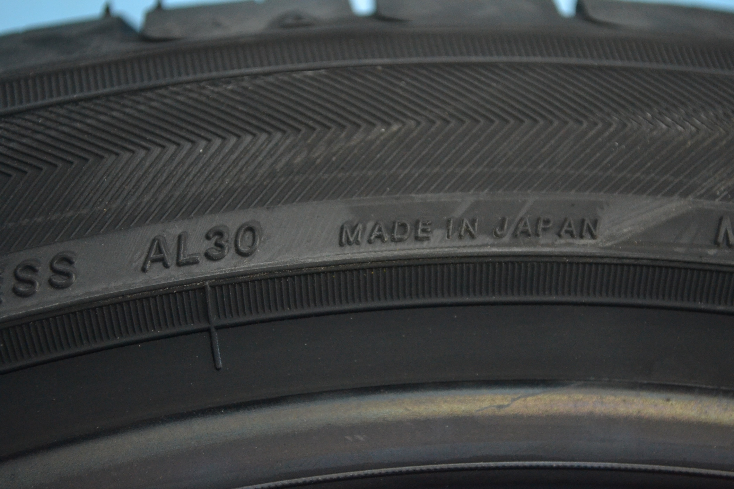 YOKOHAMA ALLIANCE 225/40-18 ราคาพิเศษ