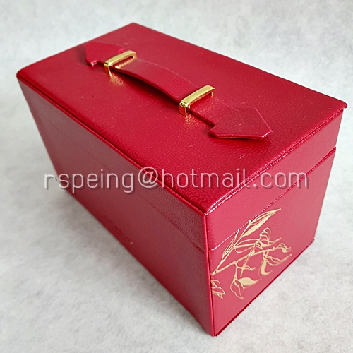 กล่องขนมไหว้พระจันทร์สีแดงสองชั้น (กระดาษแข็งบุหนังเทียม) ลายใบไม้สีทอง Conrad