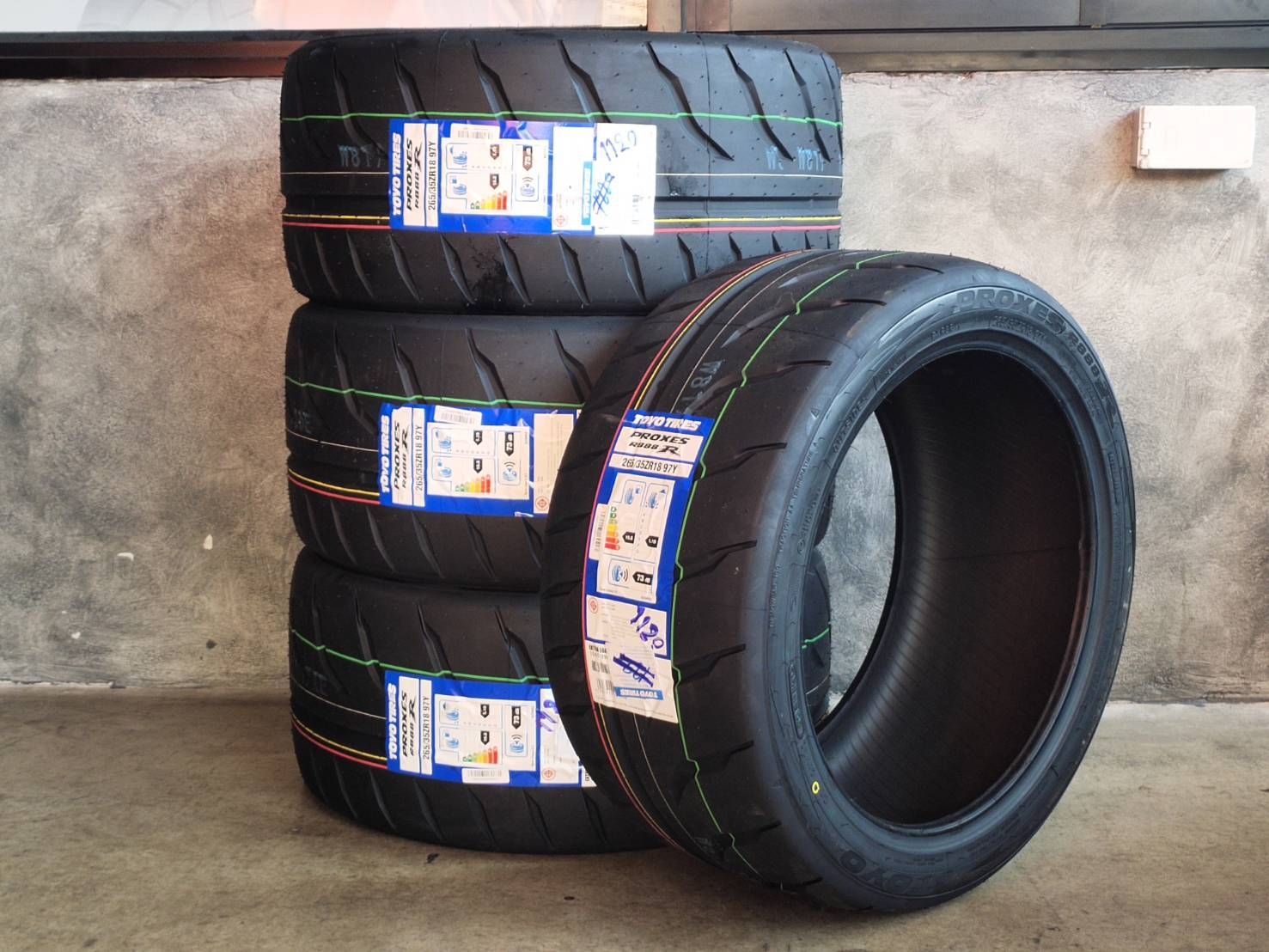 TOYO PROXES R888R 265/35ZR18