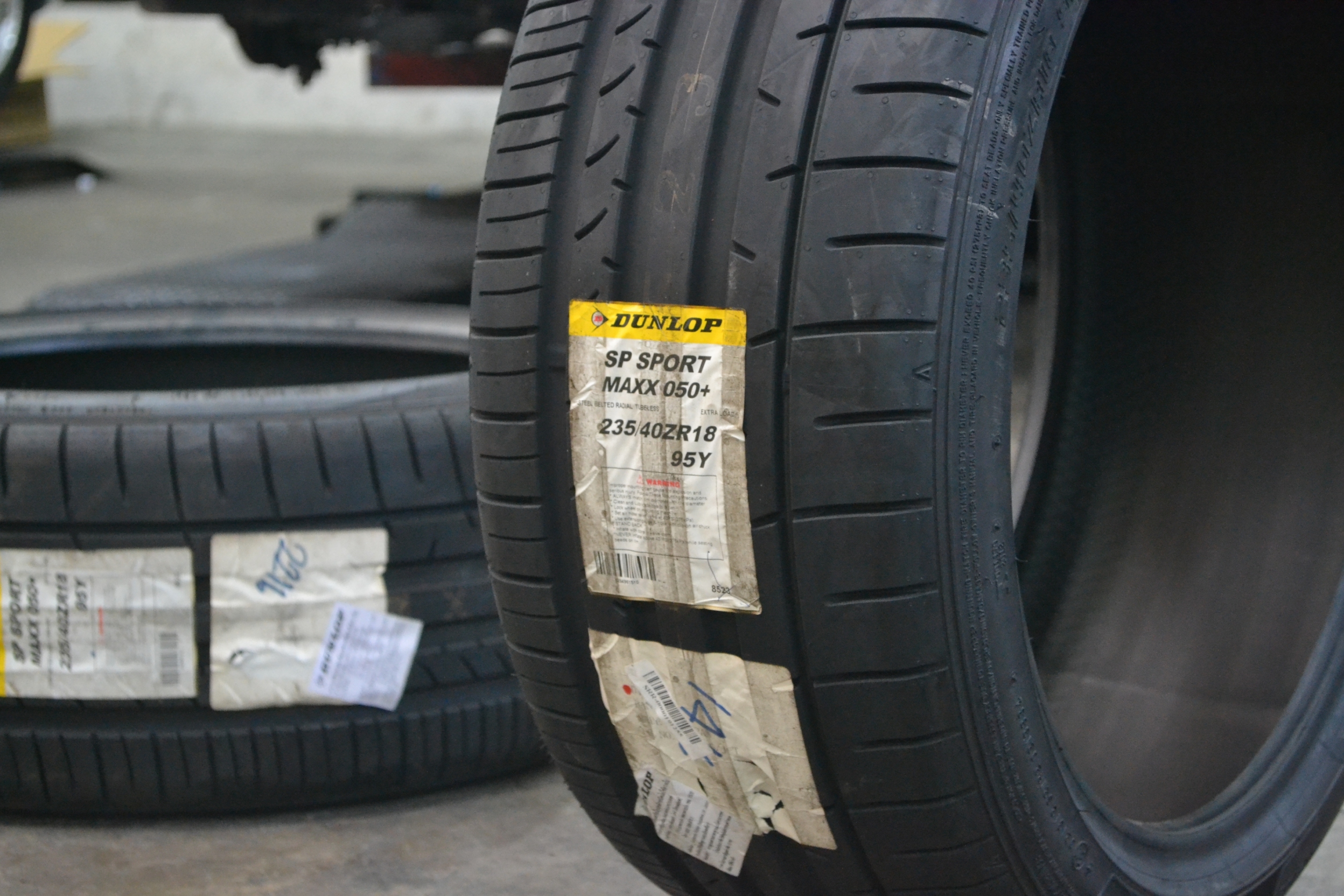 DUNLOP SP SPORT MAXX050+ 235/40R18 ขาย 3750 ปกติ 9000