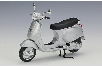 ขาย พรีออเดอร์ โมเดลรถเหล็ก โมเดลรถ มอเตอร์ไซค์ Vespa Piaggio 2005 LX125 เงิน มี โปรโมชั่น