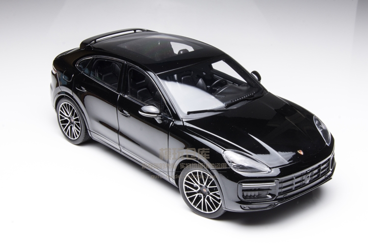 โมเดลรถยนต์ โมเดลรถเหล็ก Porsche Cayenne Turbo 2019 3