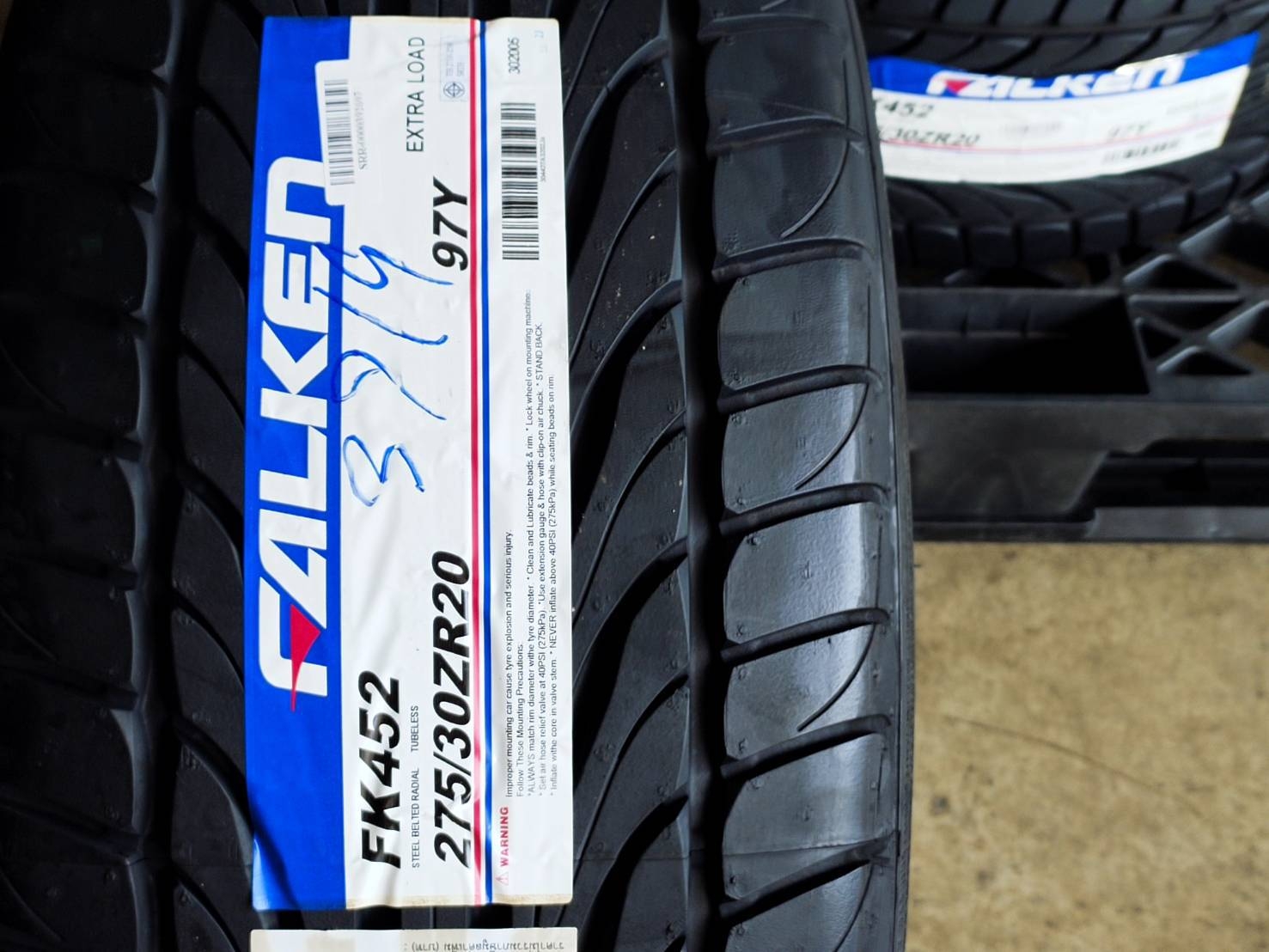FALKEN FK452 275/30ZR20 ต้องการส่วนลดราคาพิเศษ กรุณาสอบถาม