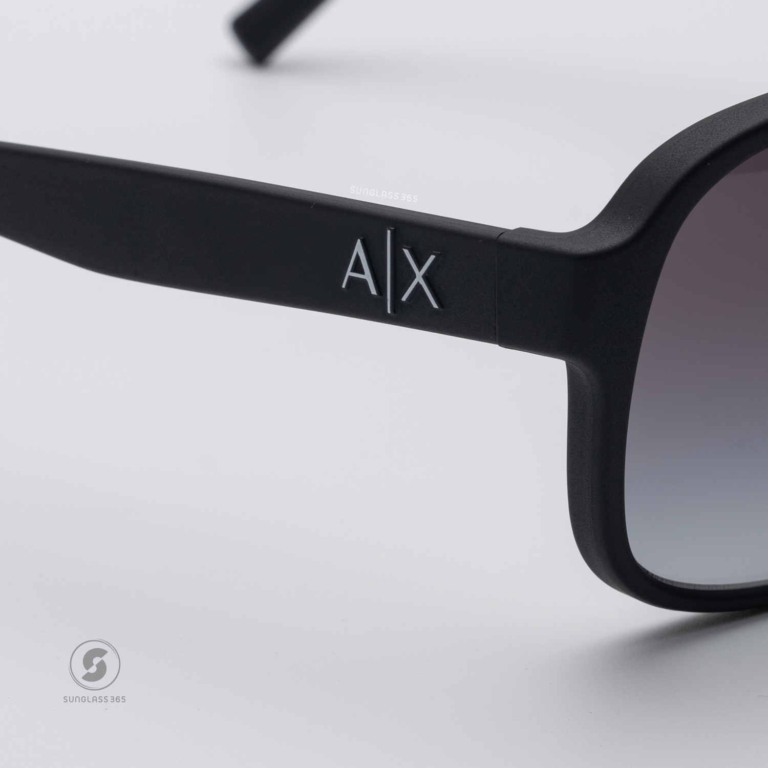 แว่นกันแดด Armani Exchange 0AX4104S 80788G