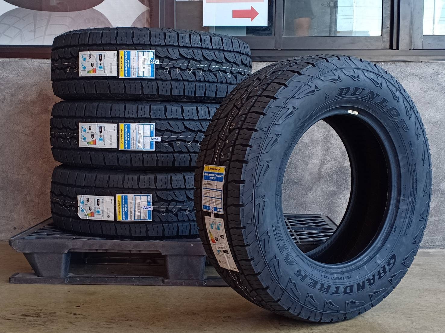 DUNLOP 265/65R17 GRANDTREK AT5 112S MADE IN THAILAND