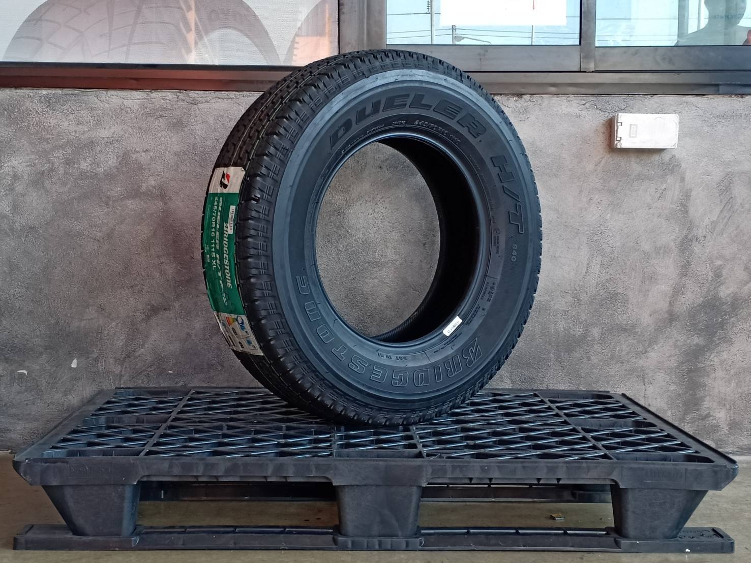 BRIDGESTONE 245/70R16 DUELER H/T 840 111S XL MADE IN THAILAND