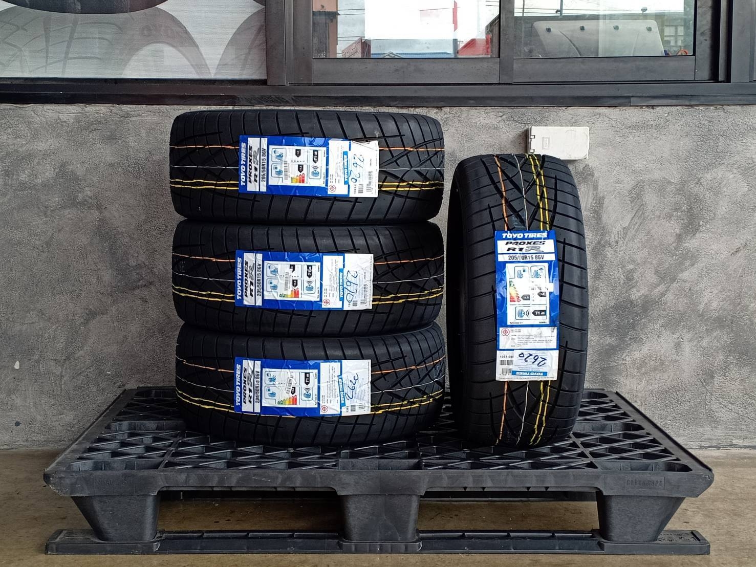 TOYO 205/50R15 PROXES R1R 86V MADE IN JAPAN