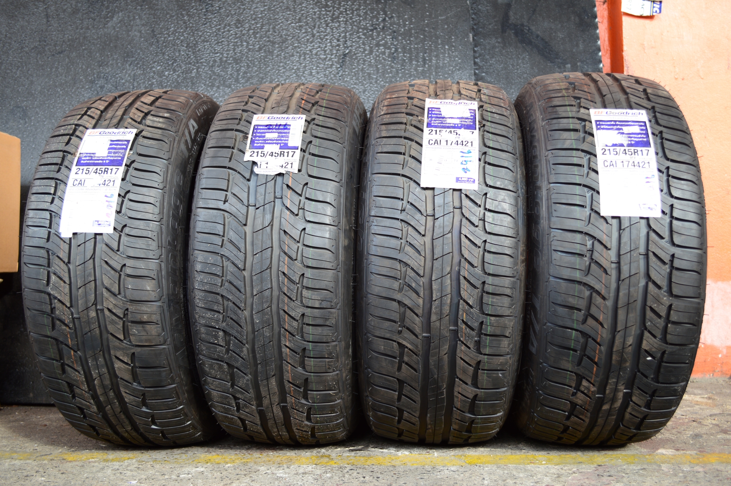ยางใหม่ ค้างปี BF GOODRICH DRIVE 205/45-17 เส้น 1000 ปี16 ปกติ 3500 มี 2เส้น เท่านั้น