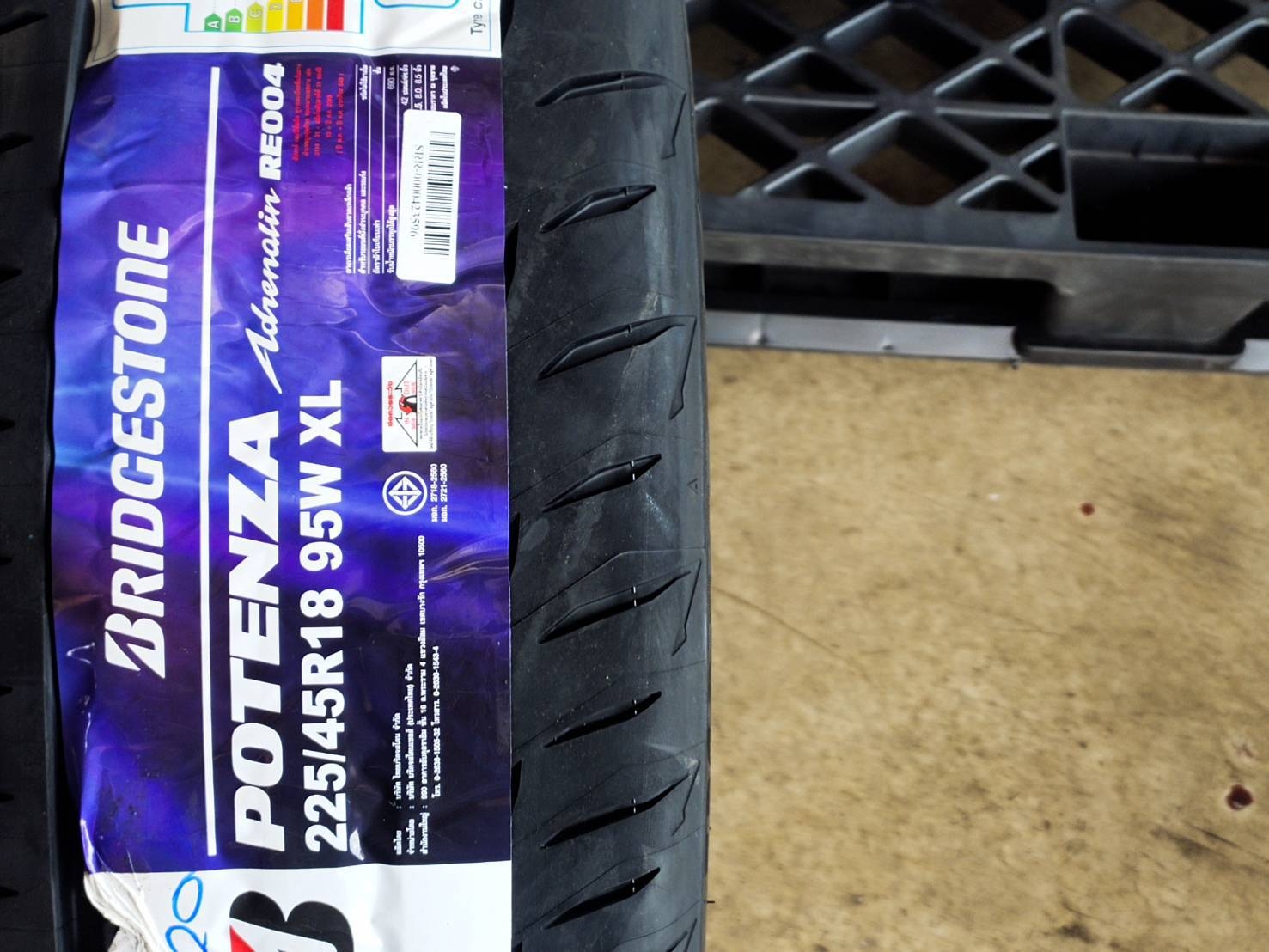 BRIDGESTONE 225/45R18 95WXL RE004 THAILAND