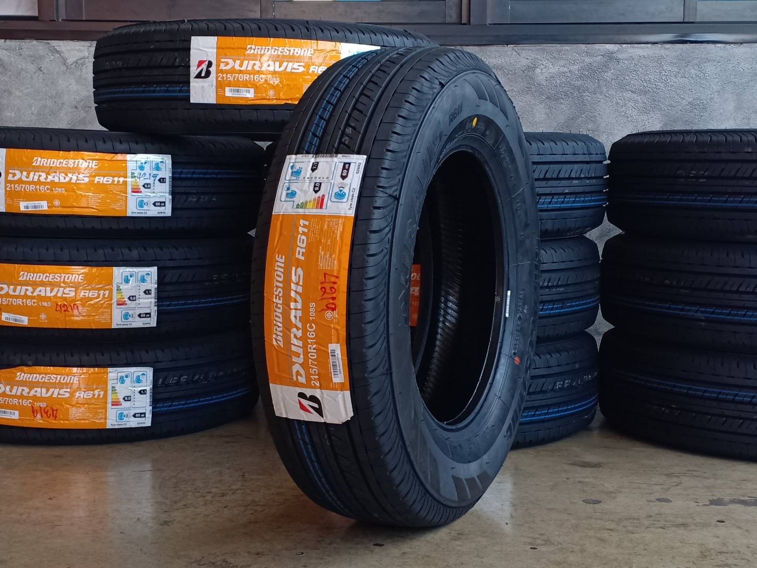 ยางกระบะ BRIDGESTONE R611 215/70R16 108S (ปี19)