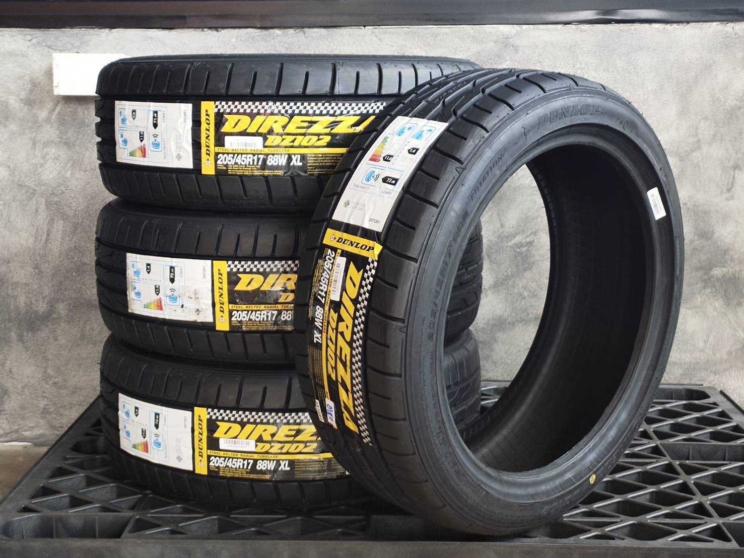 DUNLOP DIREZZA DZ102 205/45R17