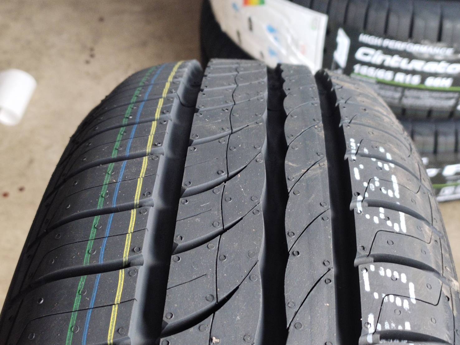 PIRELLI CINTURATO P1 185/65R15 88H