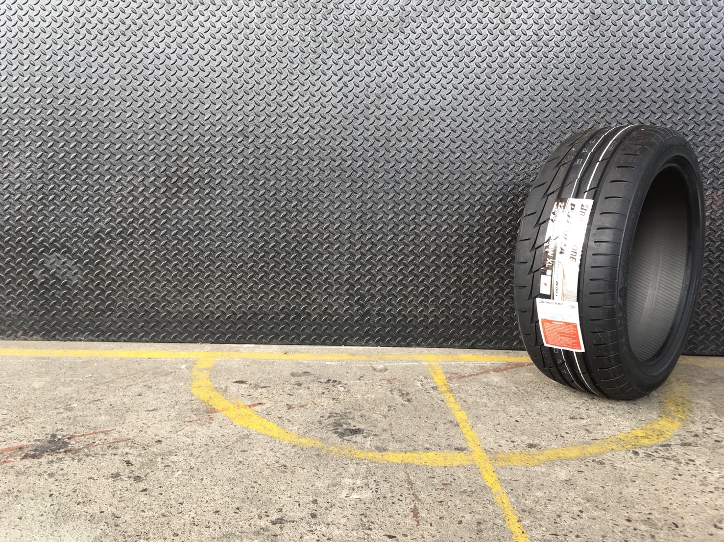 BRIDGESTONE POTENZA RE003 225-45-18 เส้น 6800บาท