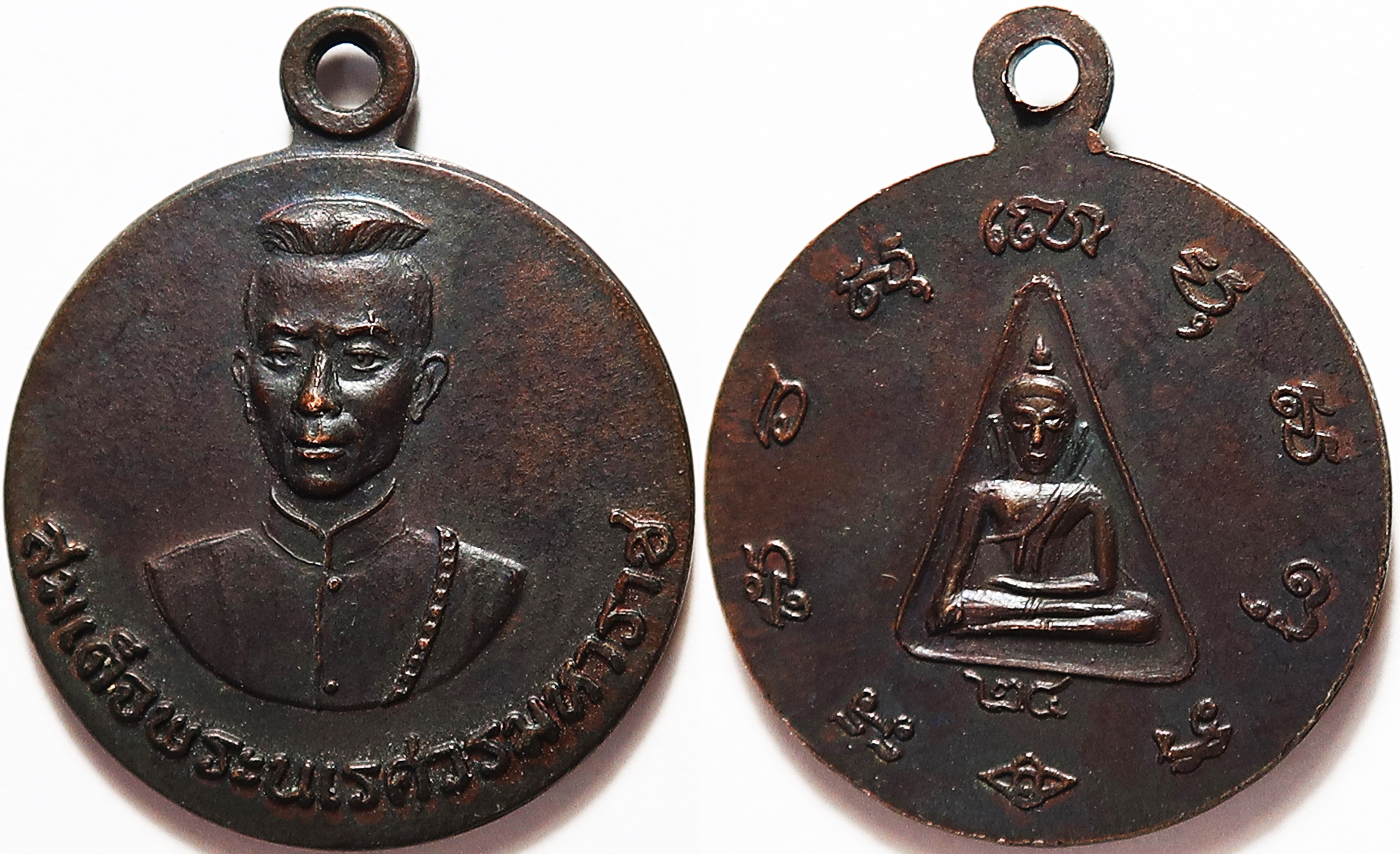 517 เหรียญ สมเด็จพระนเรศวรมหาราช หลัง พระนางพญา ปี 2524 เกจิอาจารย์หลายท่าน ร่วมปลุกเสก อาทิ หลวงปู่ดุลย์ อตุโล วัดบูรพาราม - หลวงปู่เหรียญ วัดบางระโหง