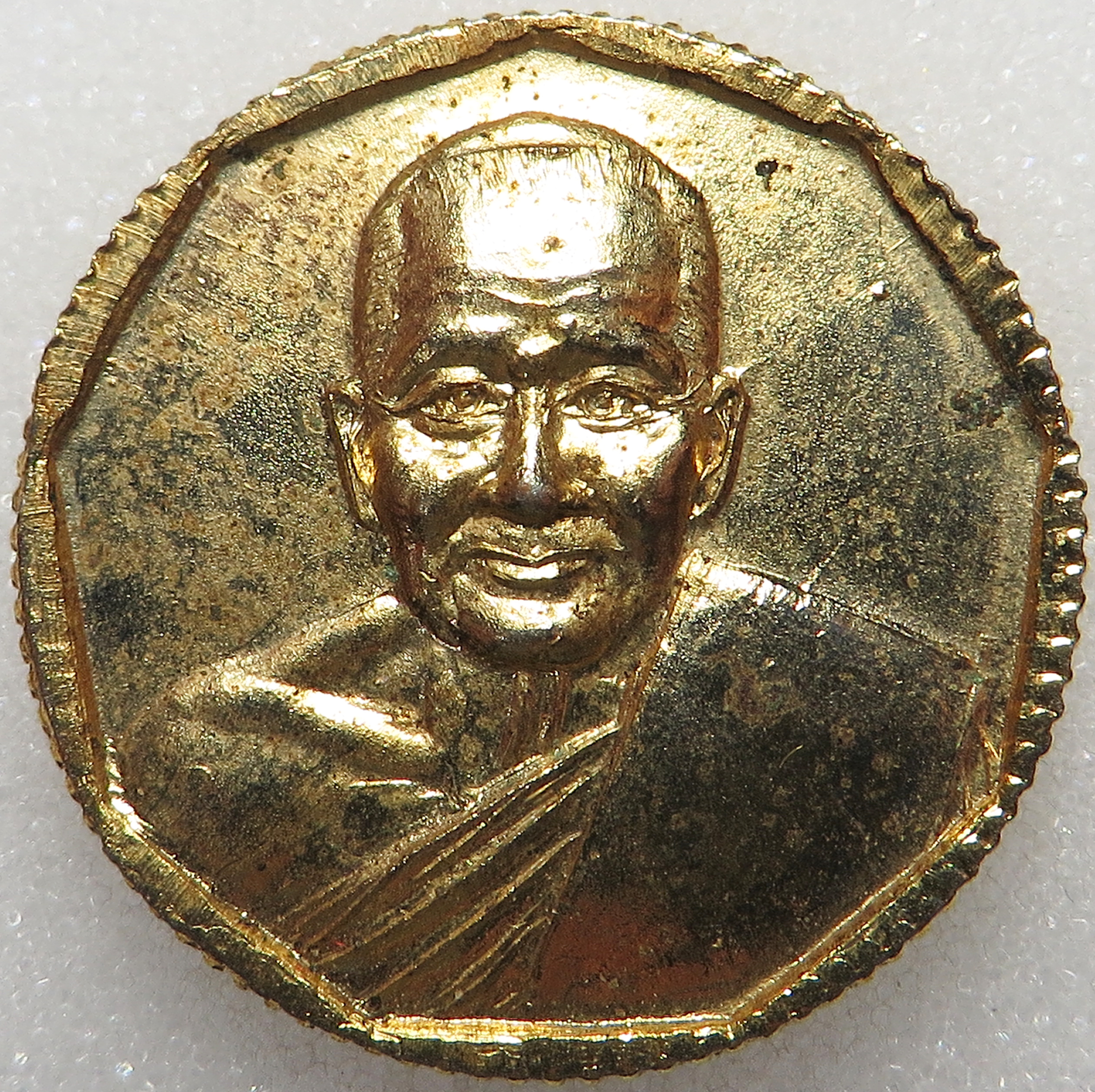 1639 เหรียญ ชุบทอง ขอบสตางค์ หลวงพ่อเปิ่น วัดบางพระ จังหวัดนครปฐม รุ่นเสาร์ 5 สร้างเขื่อน วัดแก้วฟ้าจุฬามณี ปี พ.ศ.2536 (รับประกัน พระแท้ + ส่งฟรี ทั่วประเทศ)