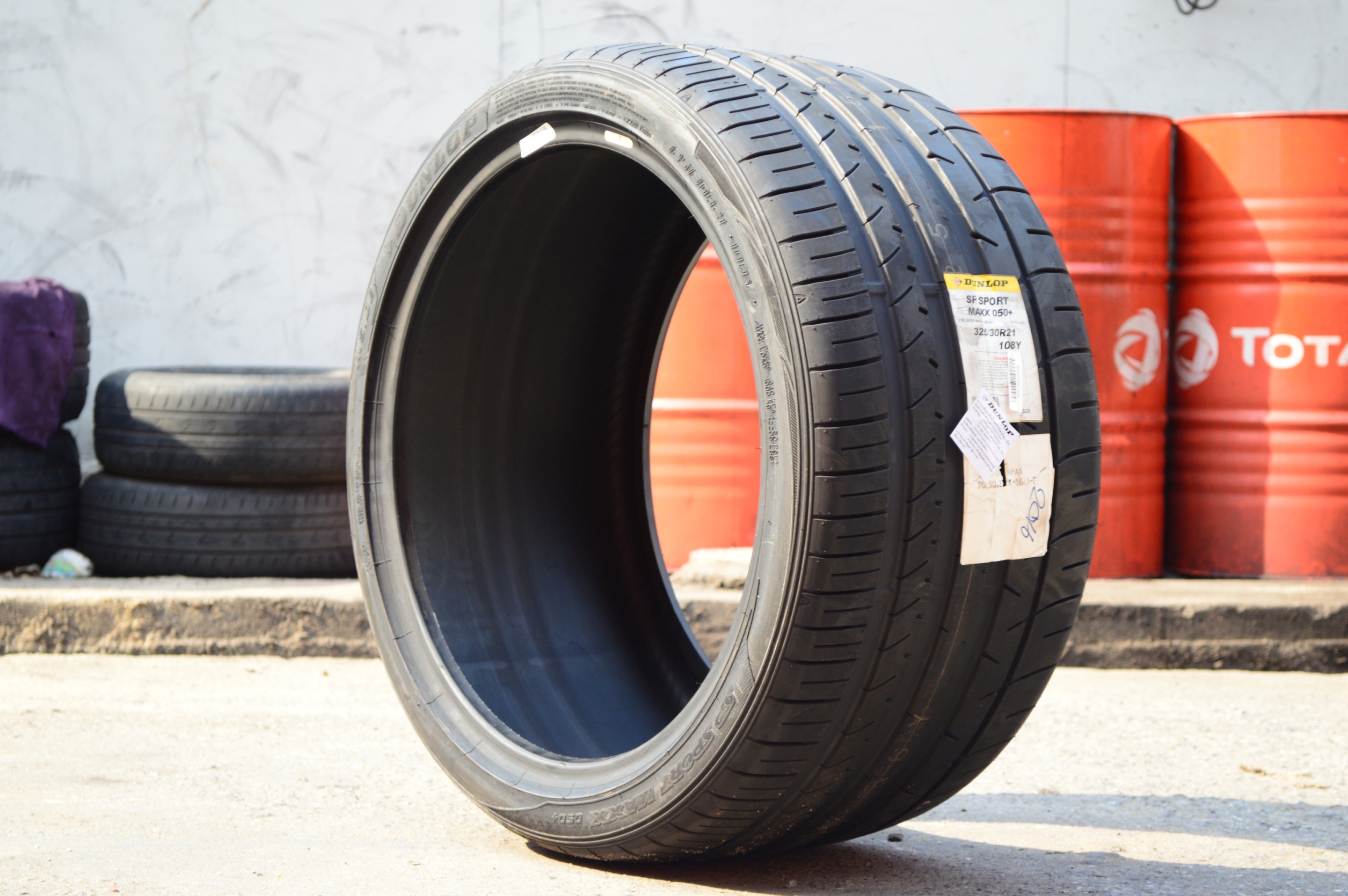 DUNLOP SP SPORT MAXX050+ 325/30R21 ปี16 เส้น 13500 ปกติ 24000