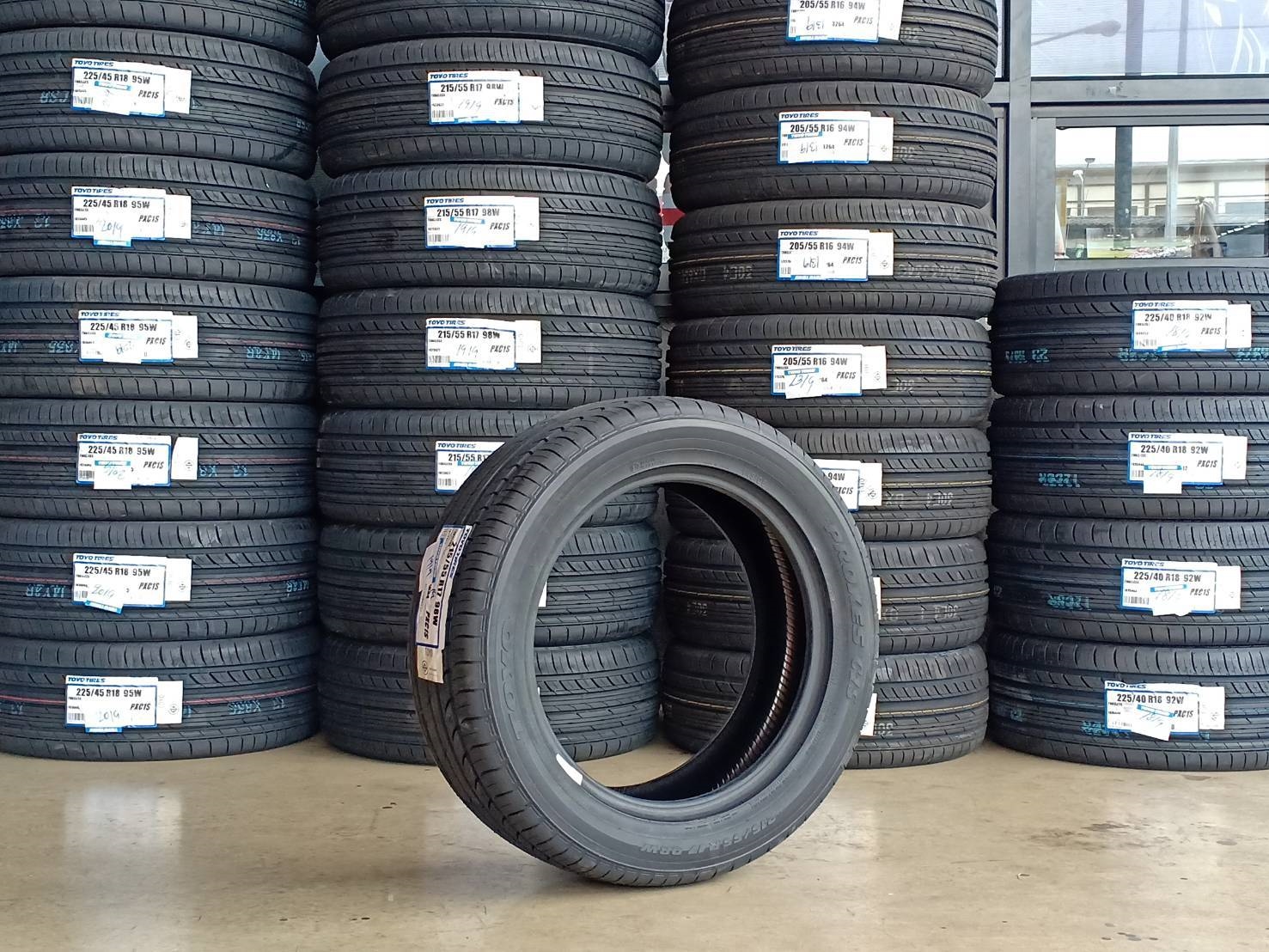 TOYO C1S 215/55-17 ปี19 ลดราคา