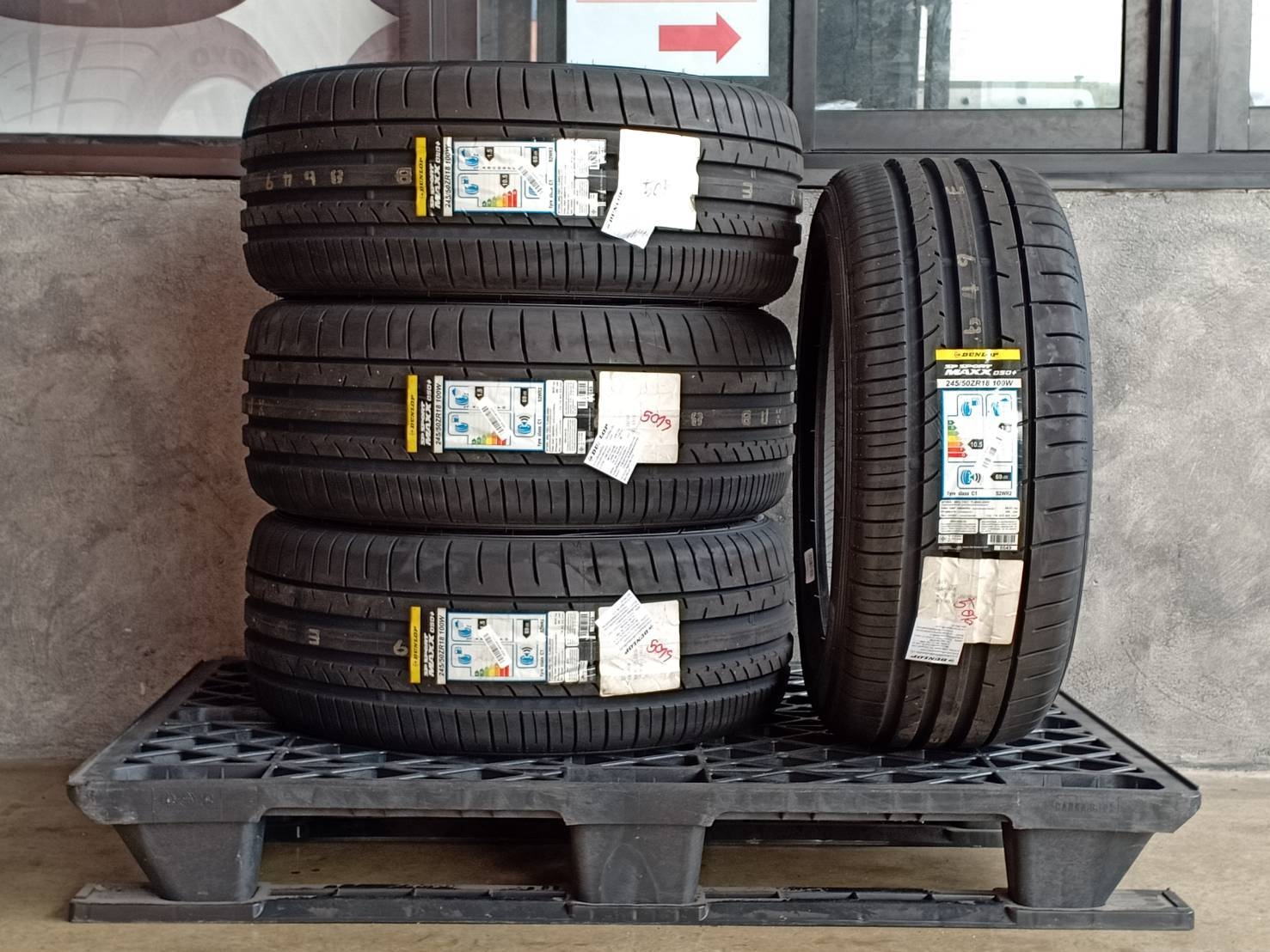 DUNLOP SP SPORT MAXX050 PLSU 245/50ZR18 100W JAPAN