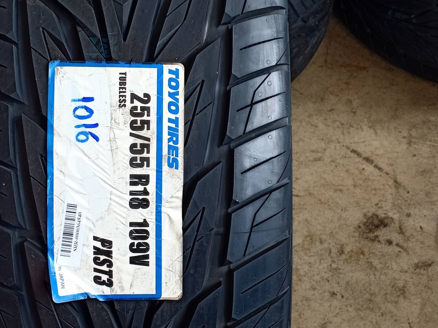 ยางใหม่ TOYO ST3 255/55-18 เส้น 2250 ปกติ 7500