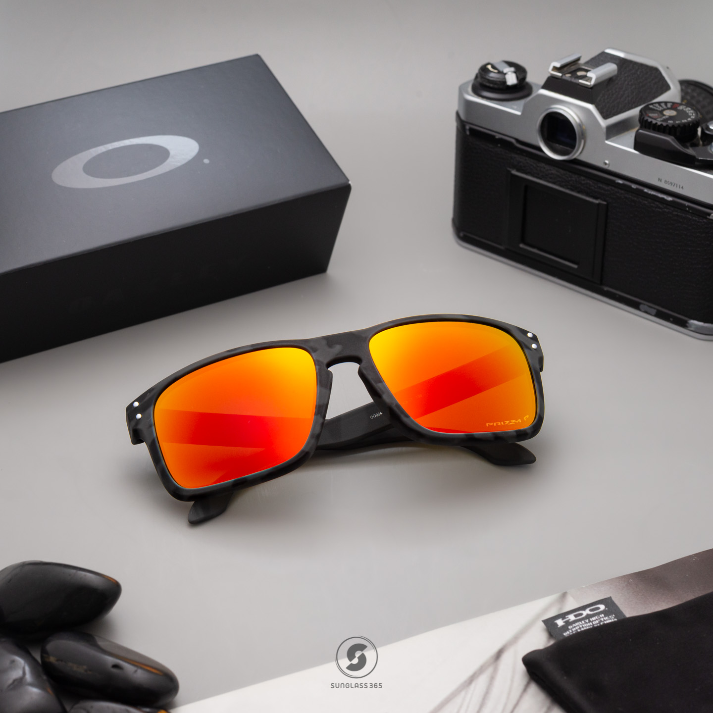 Oakley OO9244-56 Holbrook Prizm Ruby Polarized