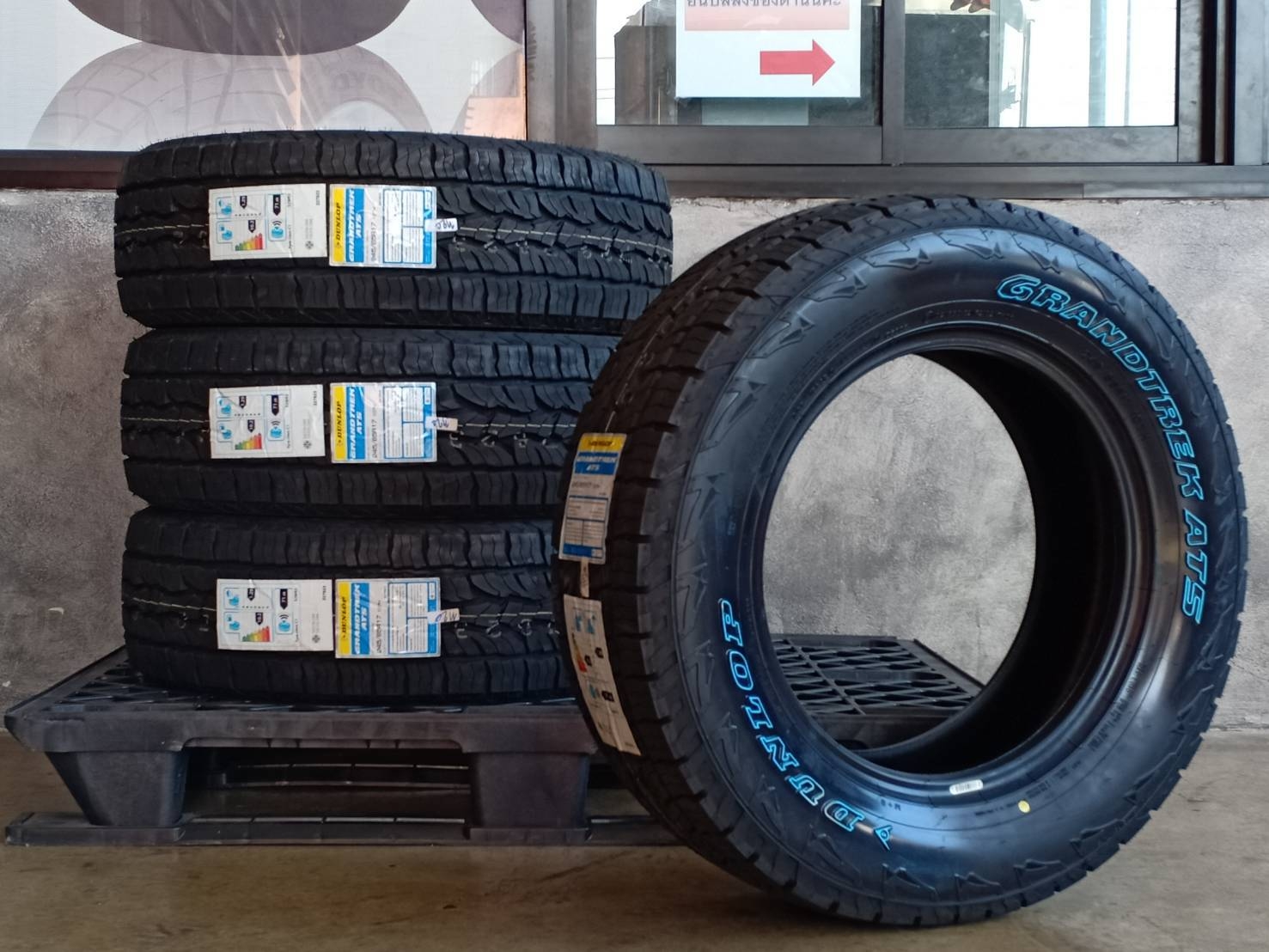 DUNLOP 245/65R17 GRANDTREK AT5 107H (ตัวหนังสือขาว) MADE IN THAILAND