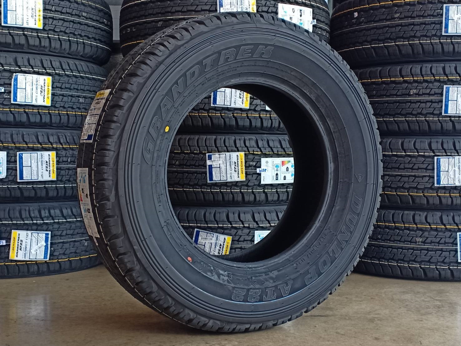 DUNLOP GRANDTREK AT22 265/65R17 112T (ปี19)