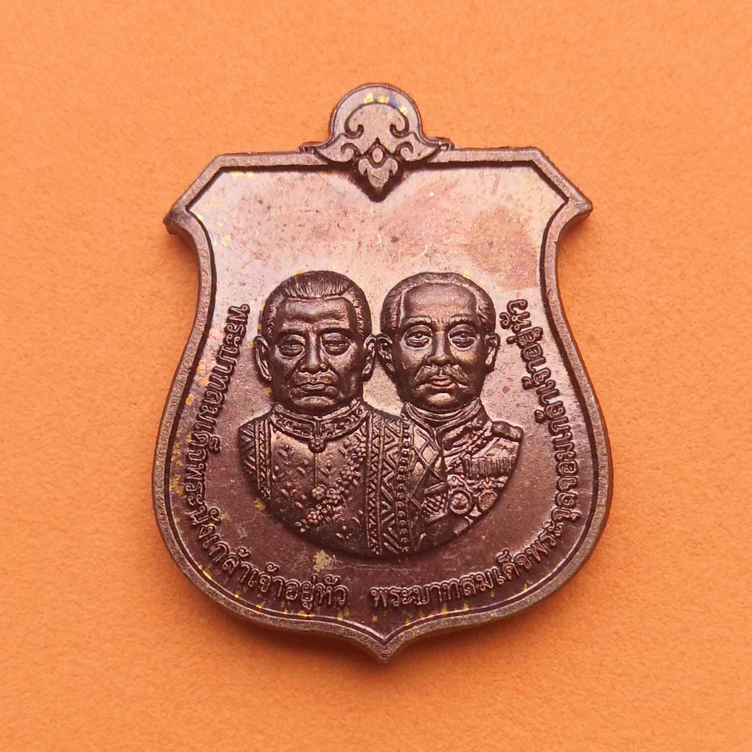 เหรียญ รัชกาลที่ 3 และรัชกาลที่ 5 หลัง พระพนัสบดี ที่ระลึกสร้างพระบรมราชานุสาวรีย์ อ.พนัสนิคม จ.ชลบุรี พศ 2560 เนื้อทองแดง สูง 3.1 เซน