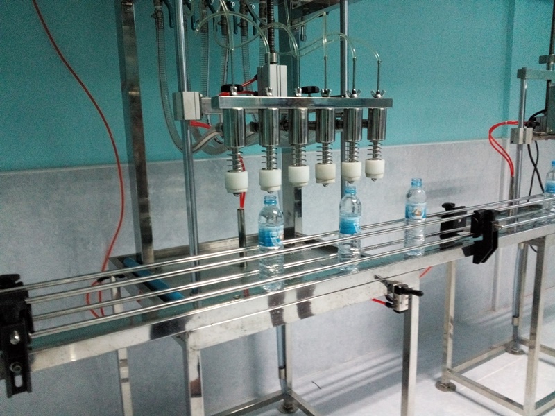 เครื่องบรรจุน้้ำ6หัว
